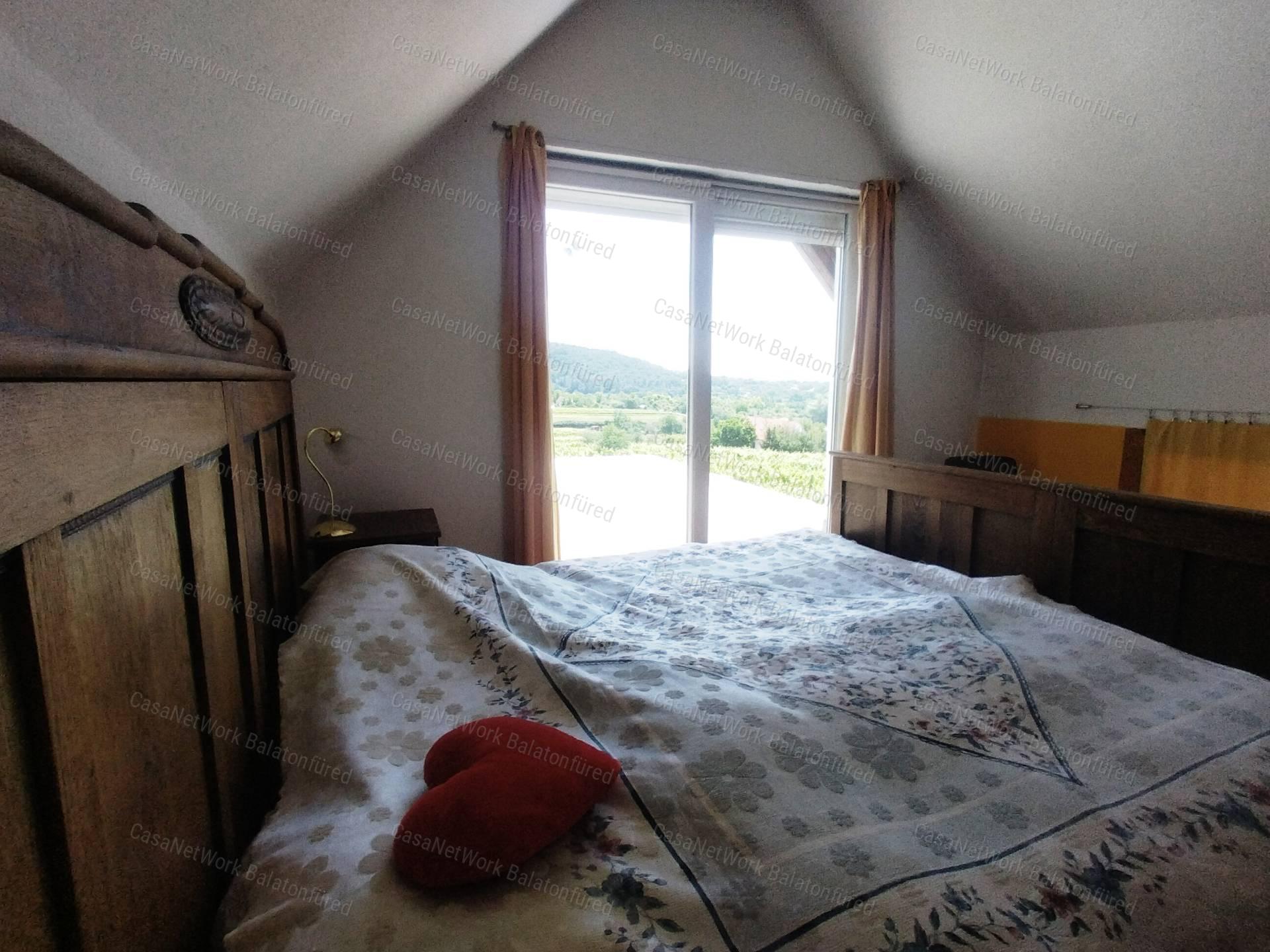 Eladó BALATONI PANORÁMÁS szőlőbirtok FELSŐÖRSÖN két épülettel