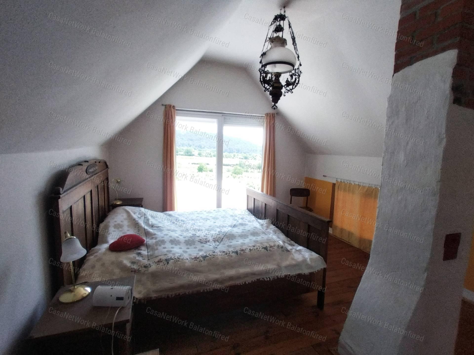 Eladó BALATONI PANORÁMÁS szőlőbirtok FELSŐÖRSÖN két épülettel