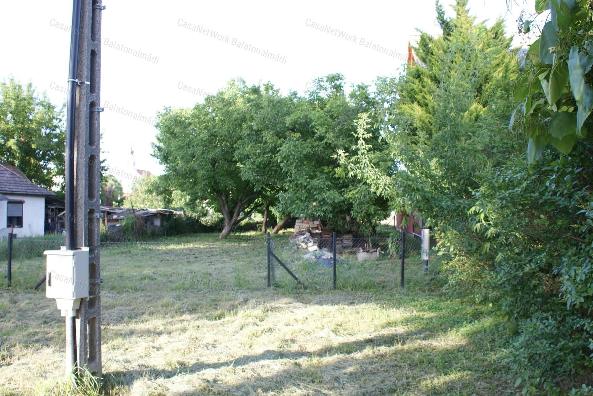 Balatonfőkajár központjában építési telek eladó