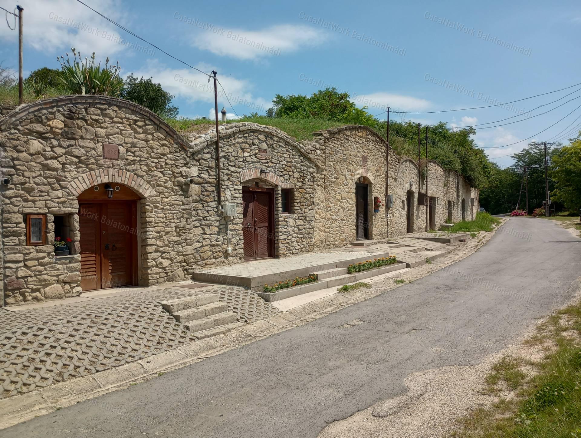 Balatonfőkajári belterületi 775 m2-es építési telek eladó