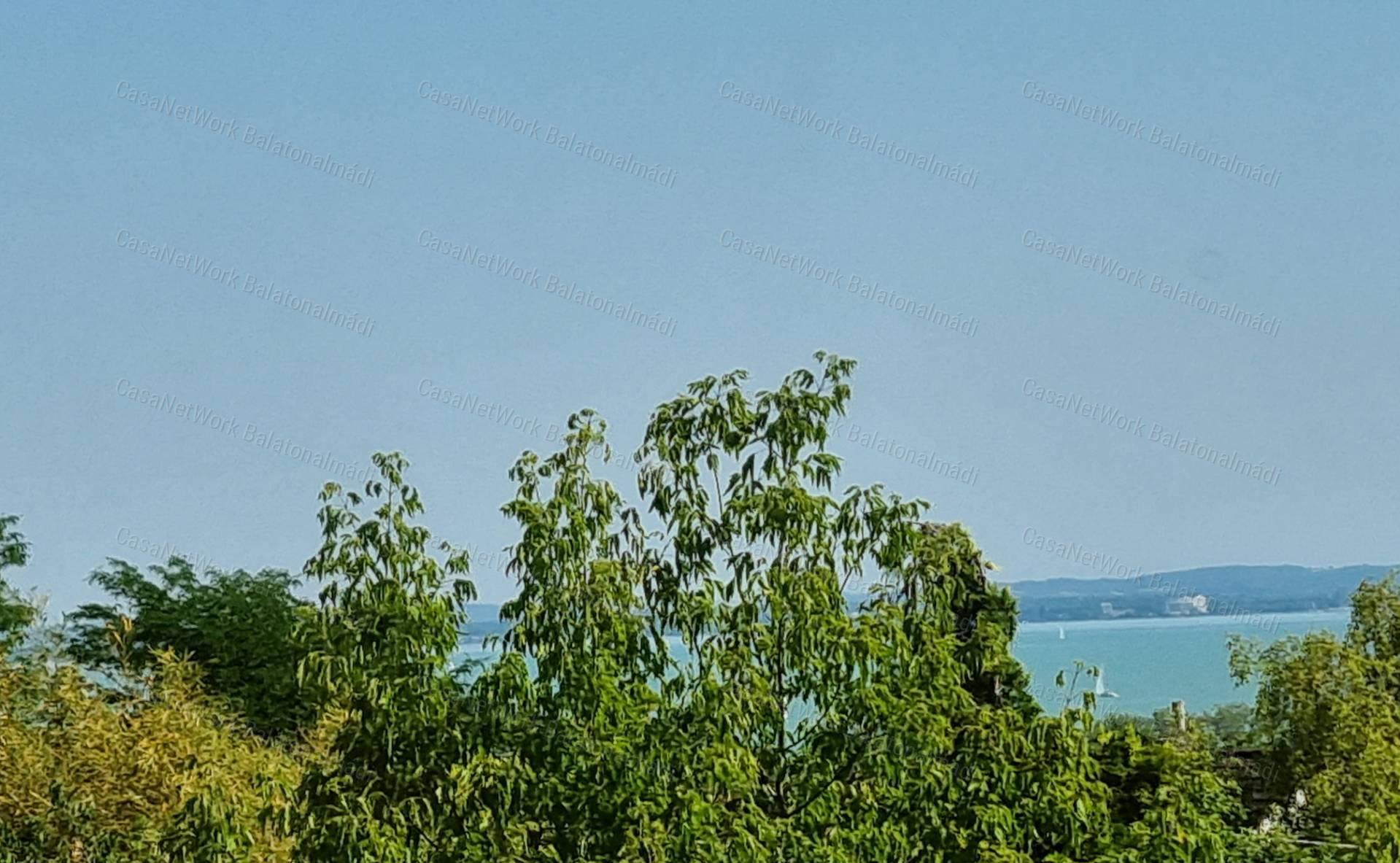 Eladó prémium minőségű, központközeli családi ház Balatonalmádiban!