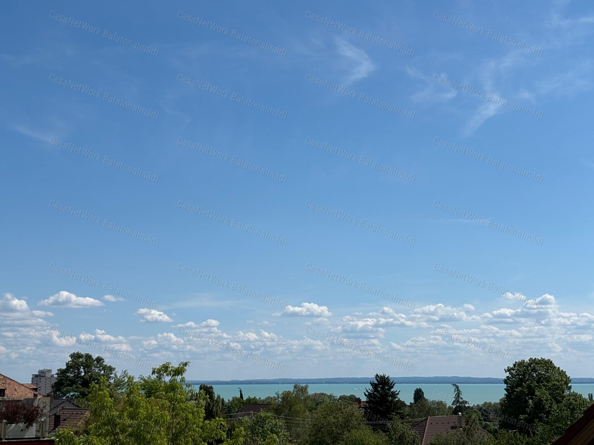 Eladó prémium minőségű, központközeli családi ház Balatonalmádiban!