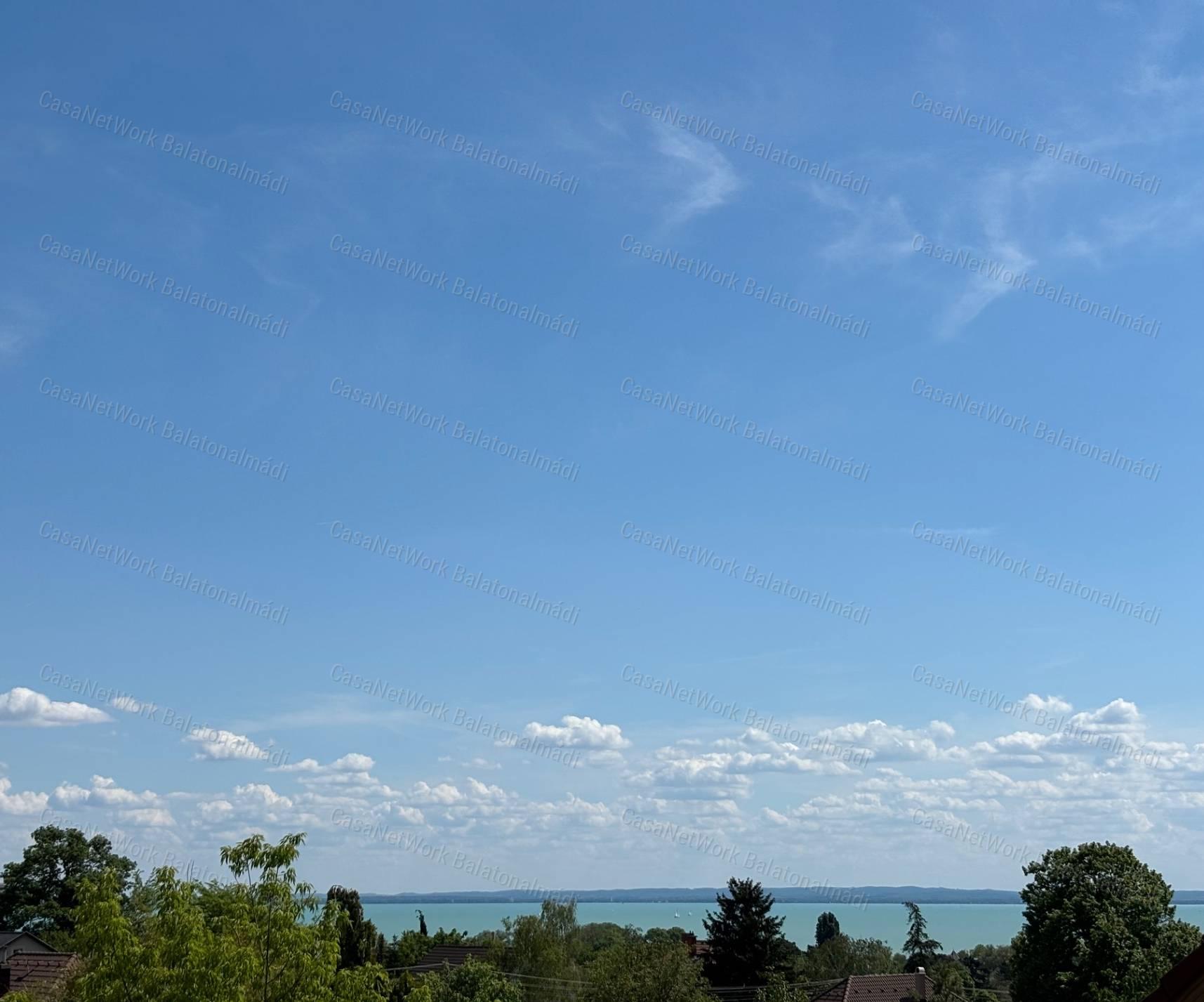 Eladó prémium minőségű, központközeli családi ház Balatonalmádiban!