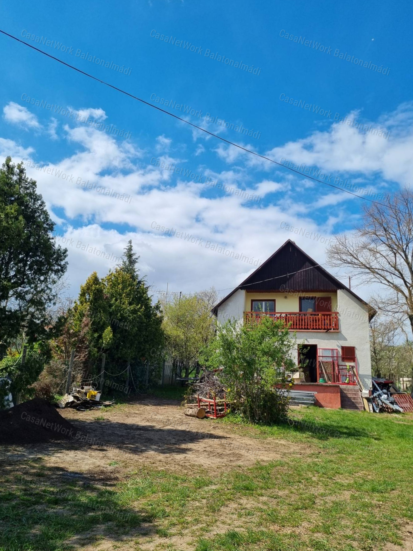 Eladó balatoni panorámás nyaraló Balatonalmádiban!