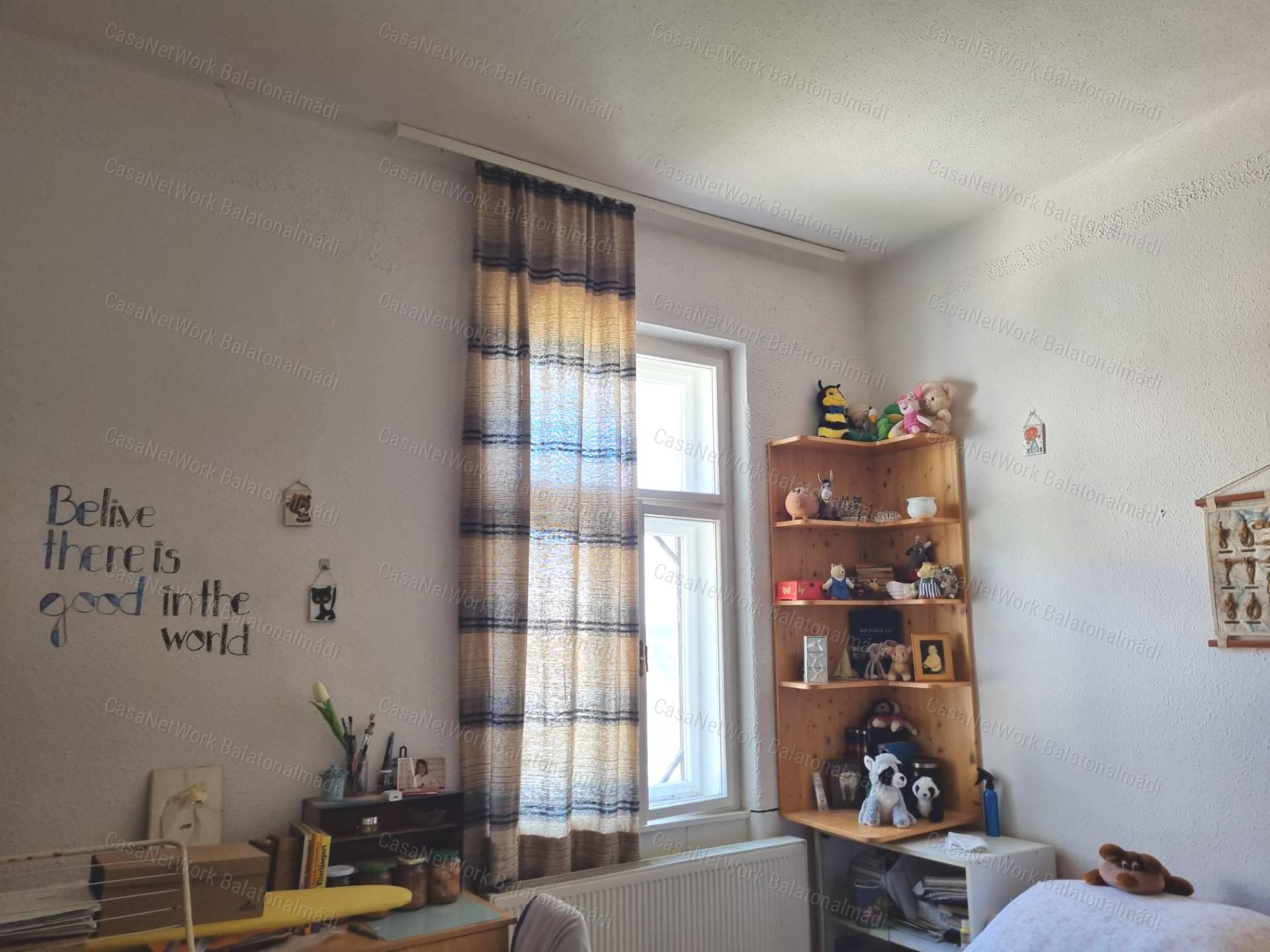 Eladó belvárosi, panorámás villaépület Balatonalmádiban!