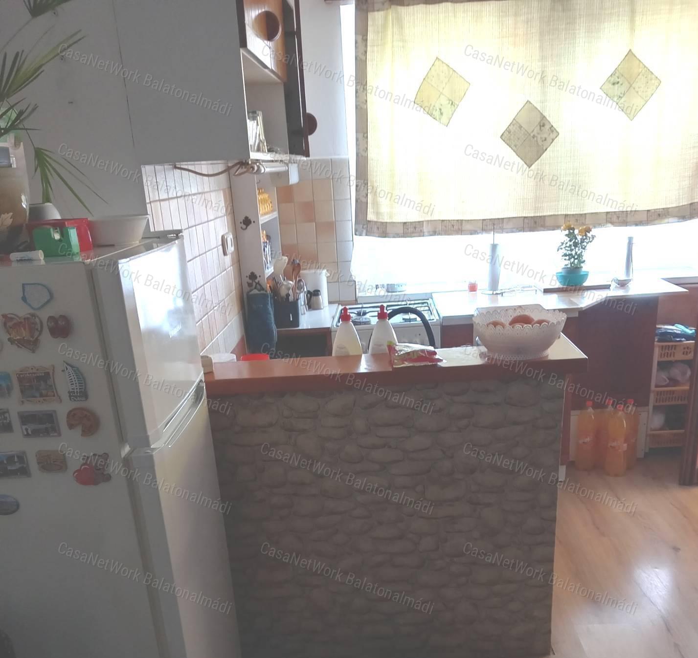 Eladó belvárosi, panorámás villaépület Balatonalmádiban!