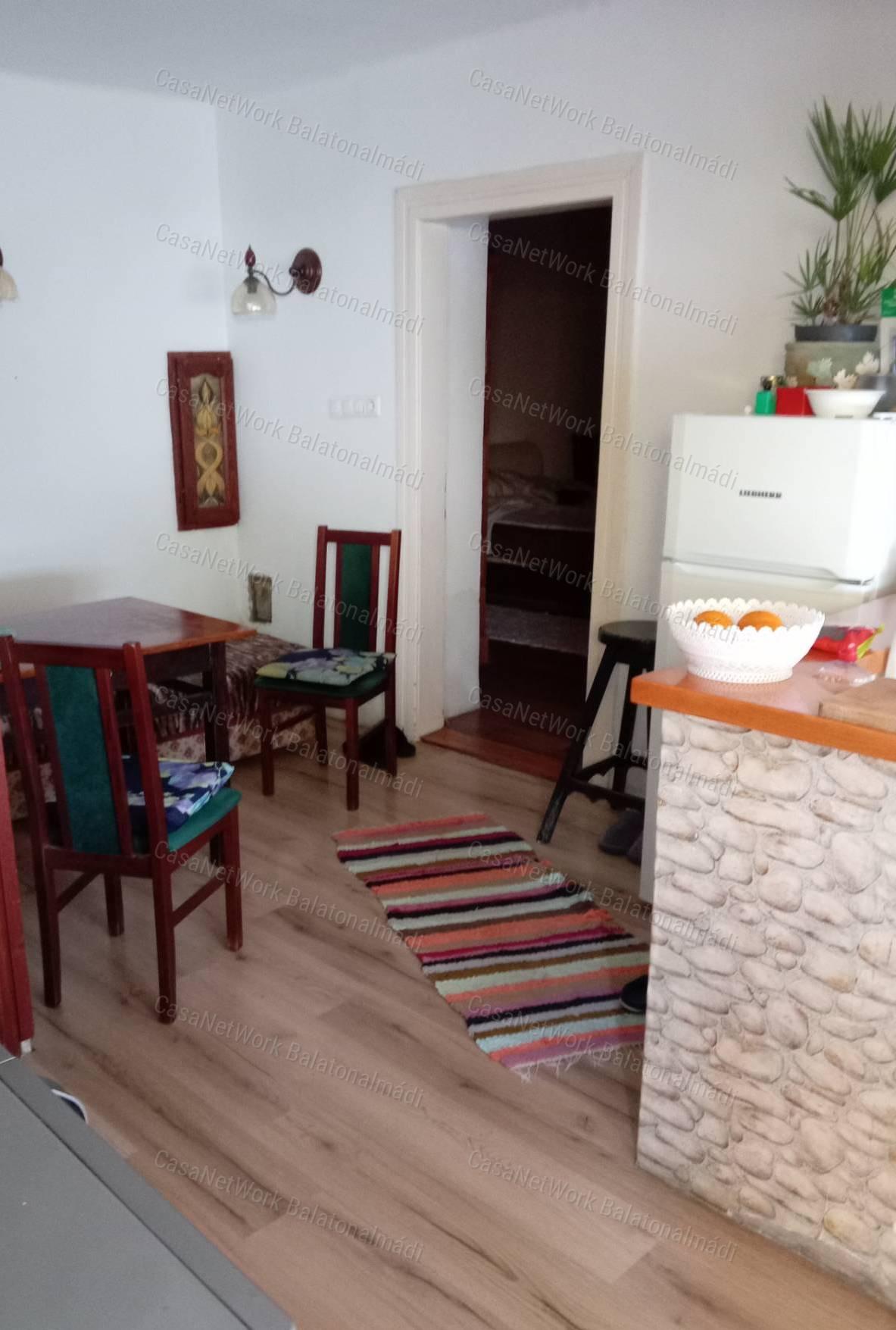 Eladó belvárosi, panorámás villaépület Balatonalmádiban!