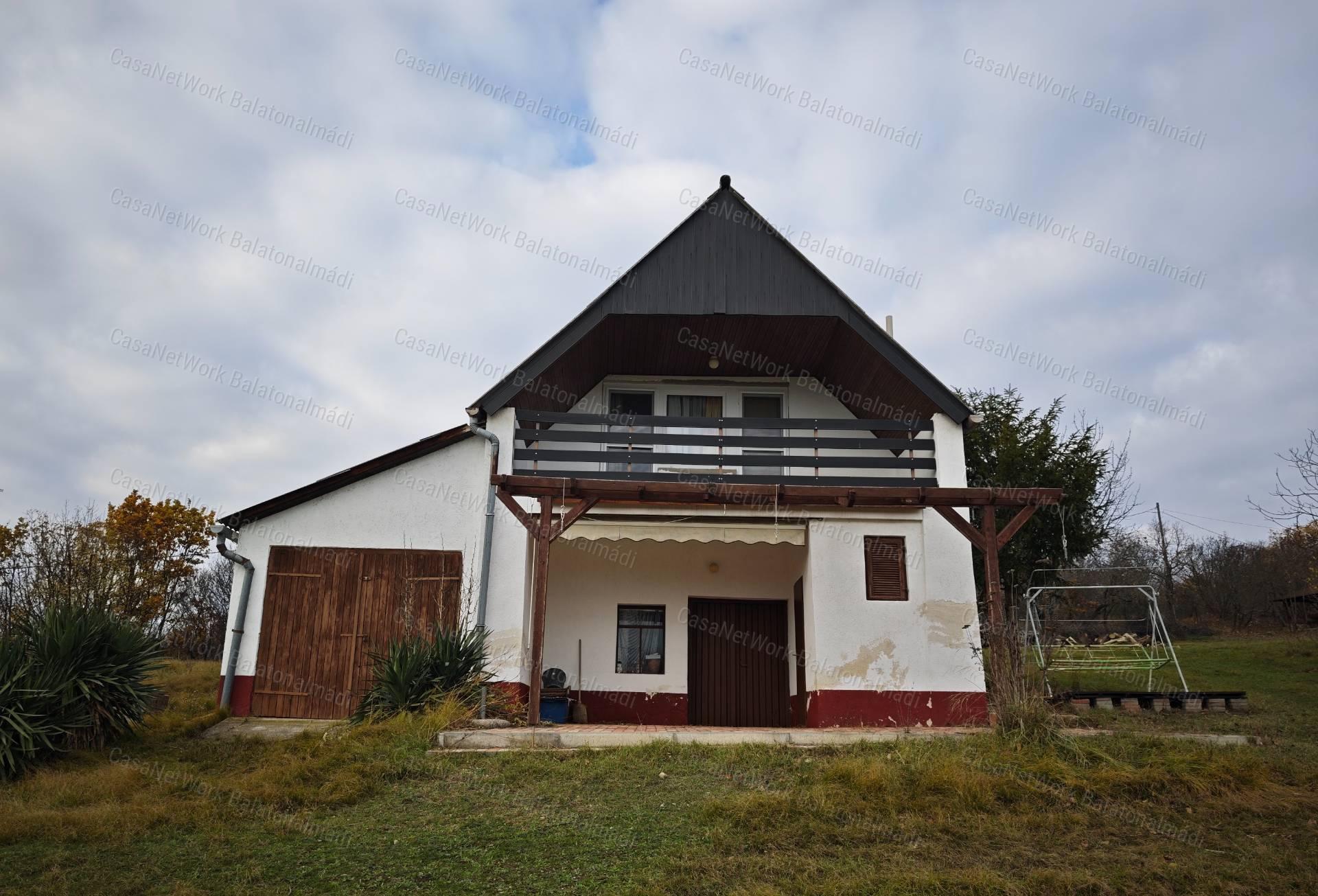 Vászoly Öreg-hegy pince-présház teljes balatoni panorámával