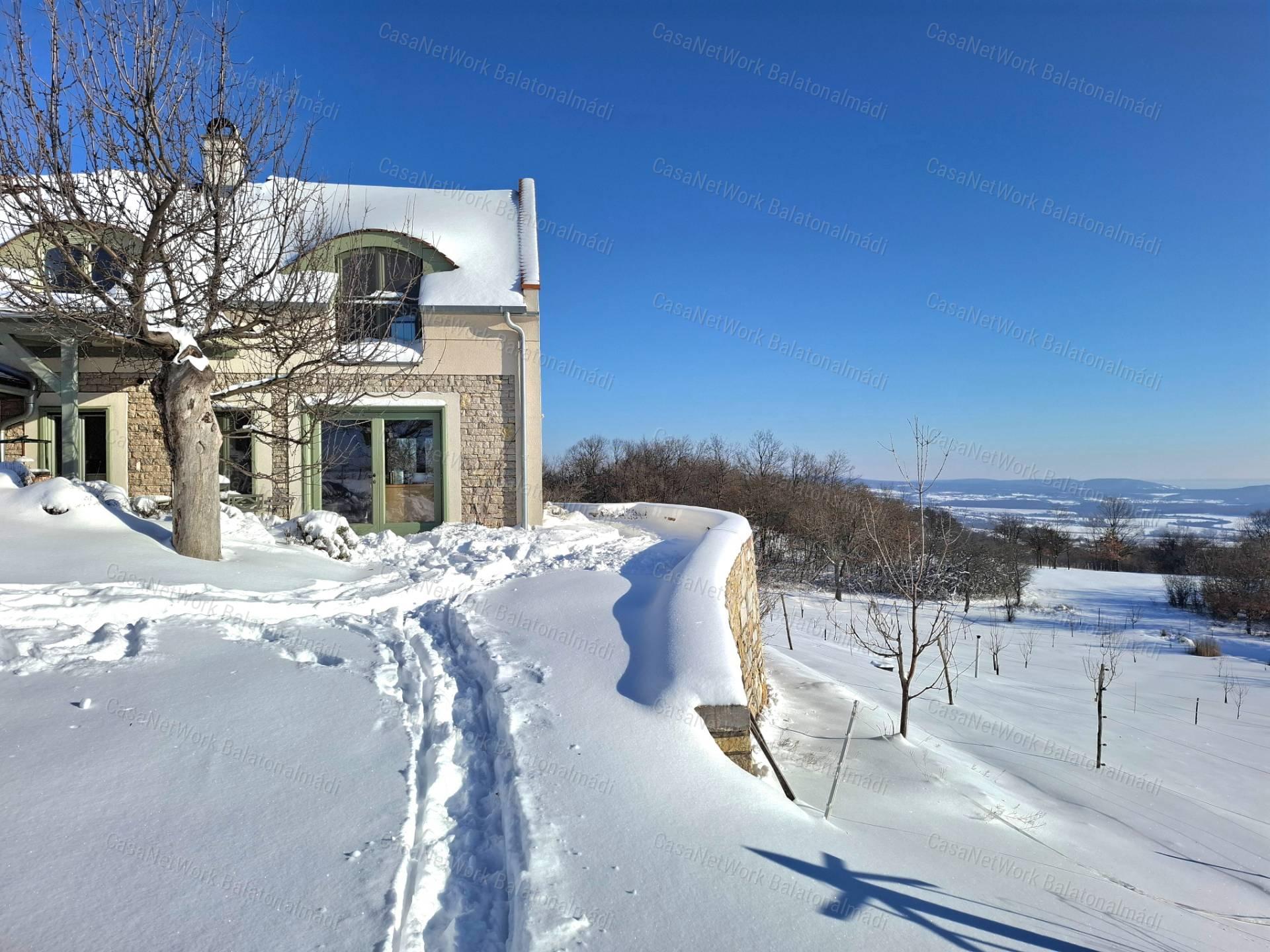 2,4 ha öko-birtok a Balaton-felvidéki Nemzeti Park tetején