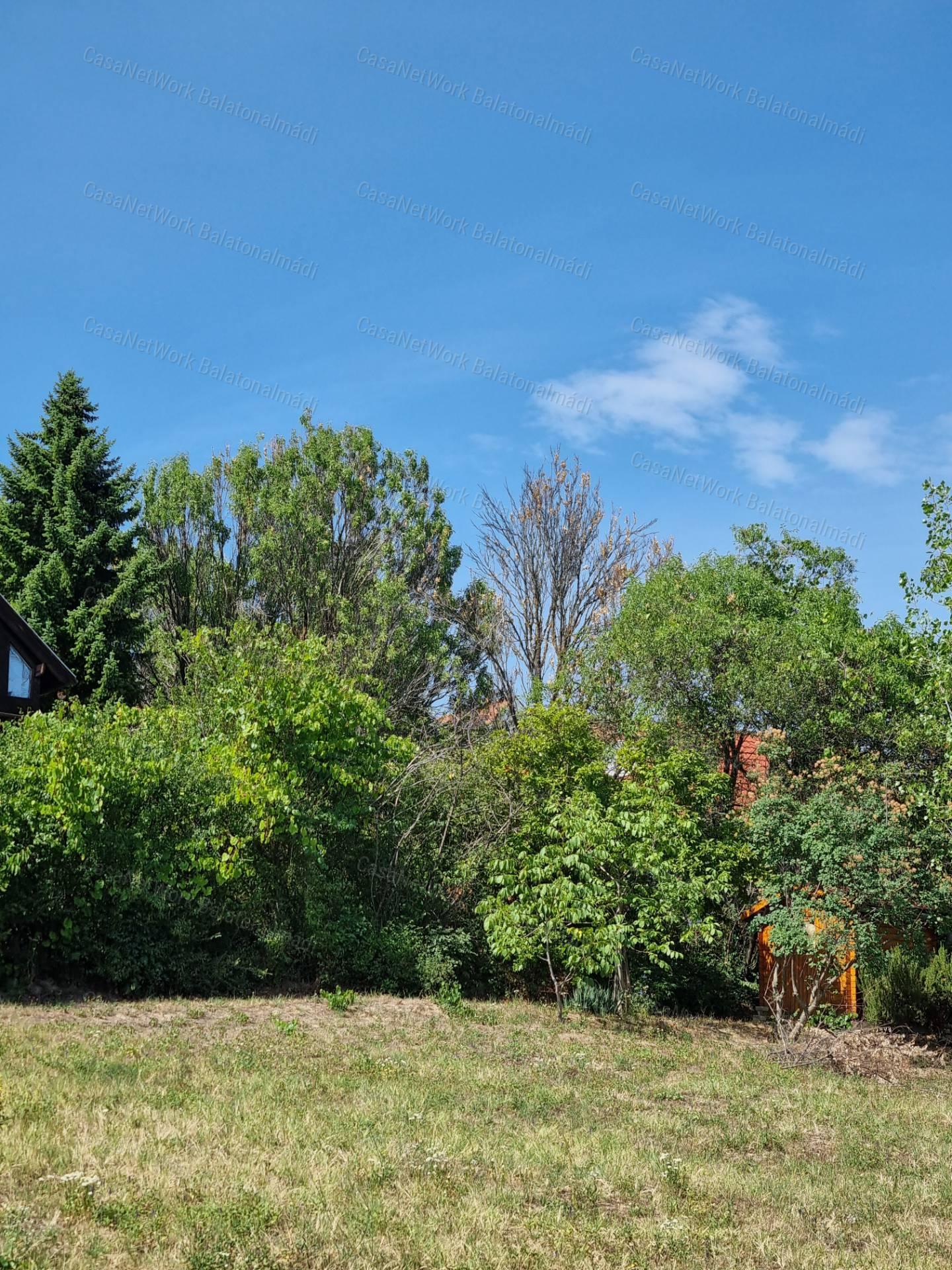 Panorámás zártkert eladó Felsőörsön!