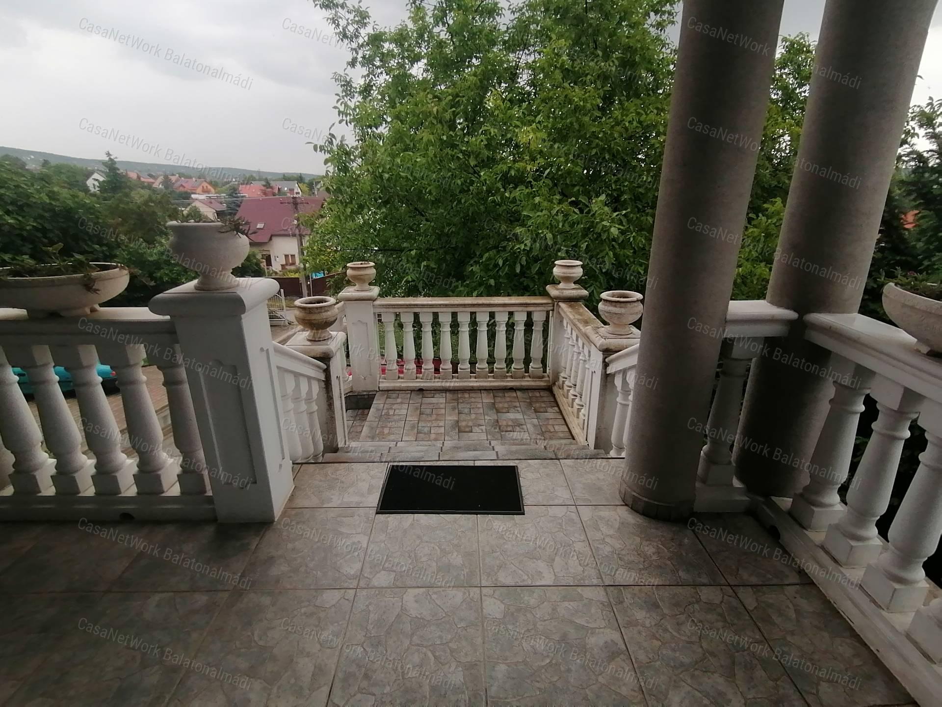 Kiadó panorámás lakás