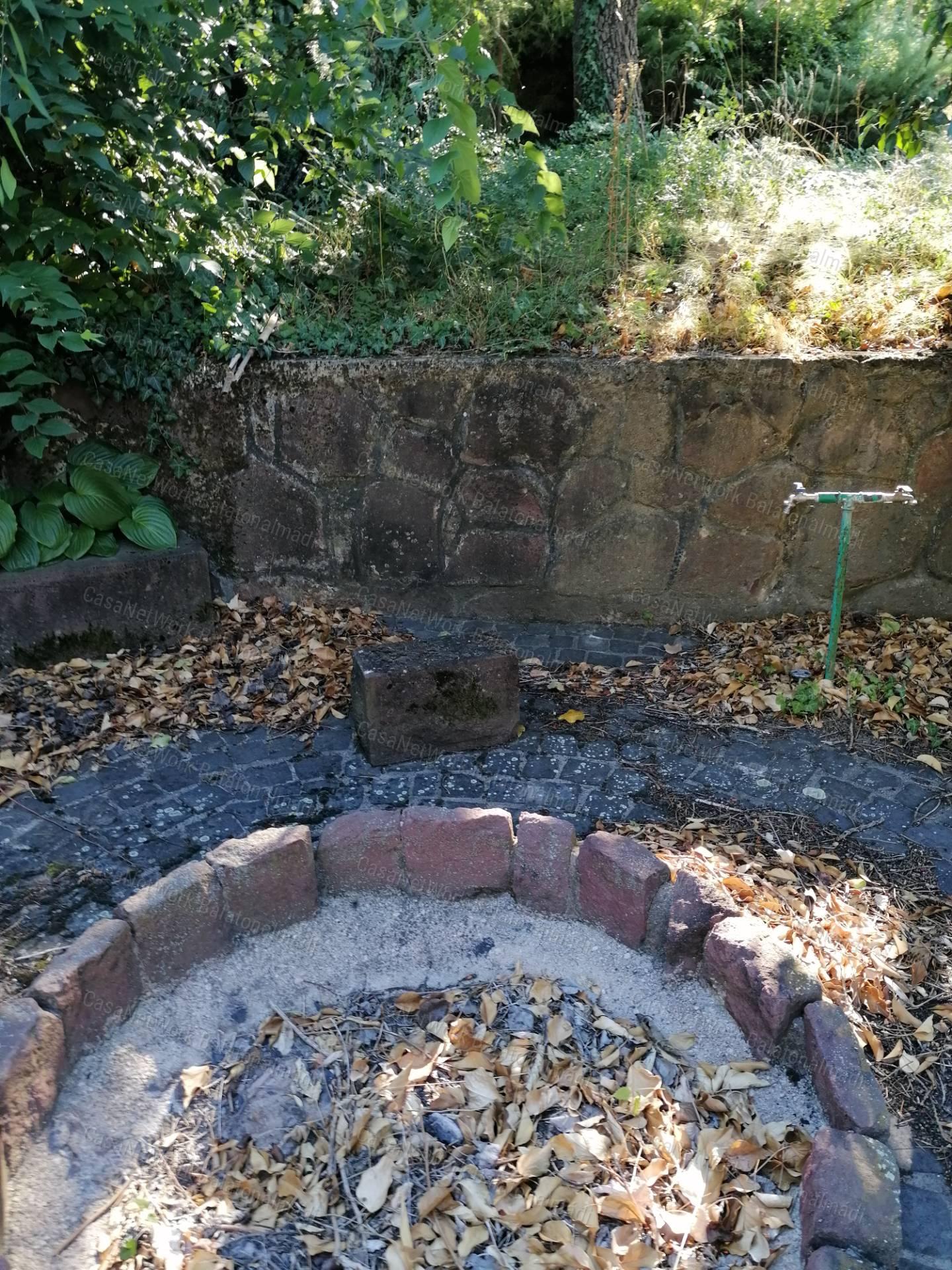 Építkezne? Telket keres Almádiban?
