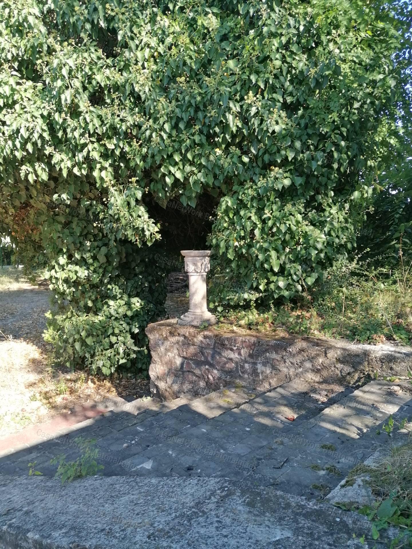Építkezne? Telket keres Almádiban?