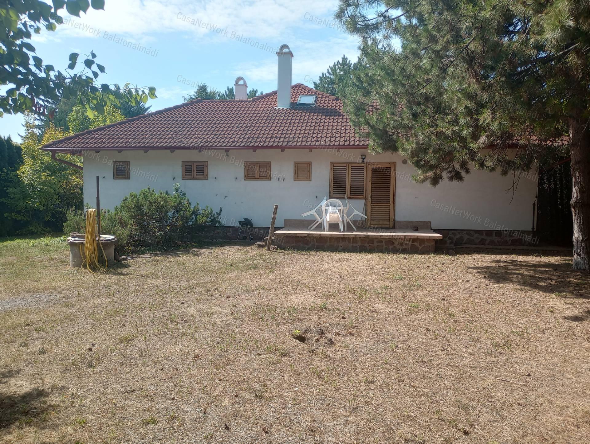 Eladó családi ház Balatonakarattyán