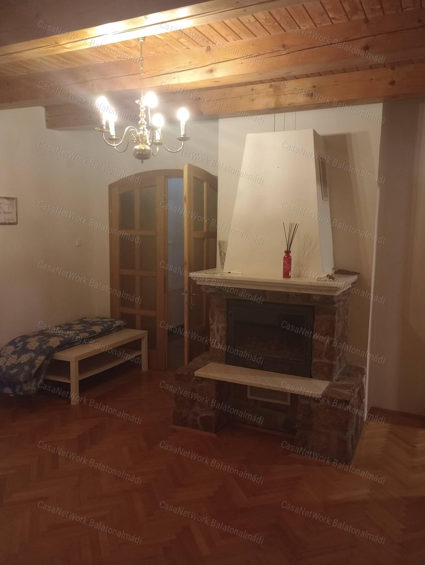 Eladó családi ház Balatonakarattyán