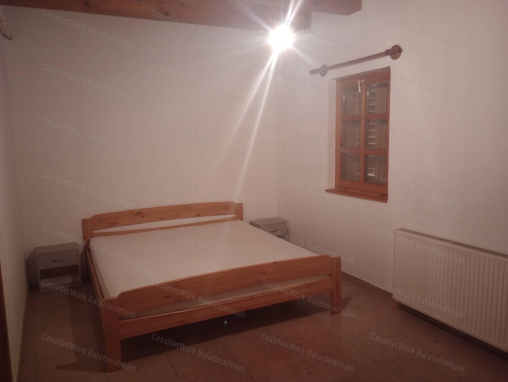 Eladó családi ház Balatonakarattyán