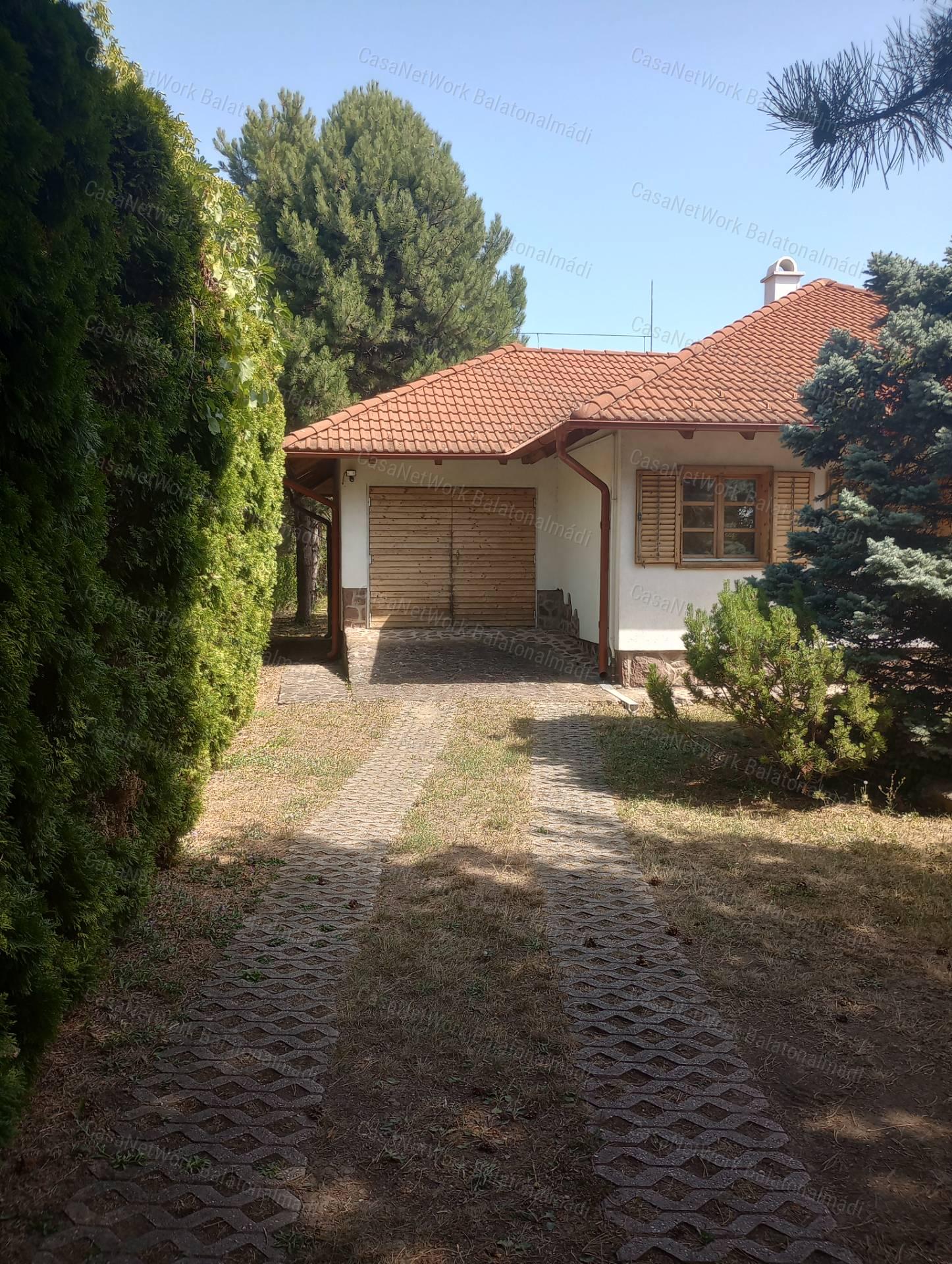 Eladó családi ház Balatonakarattyán