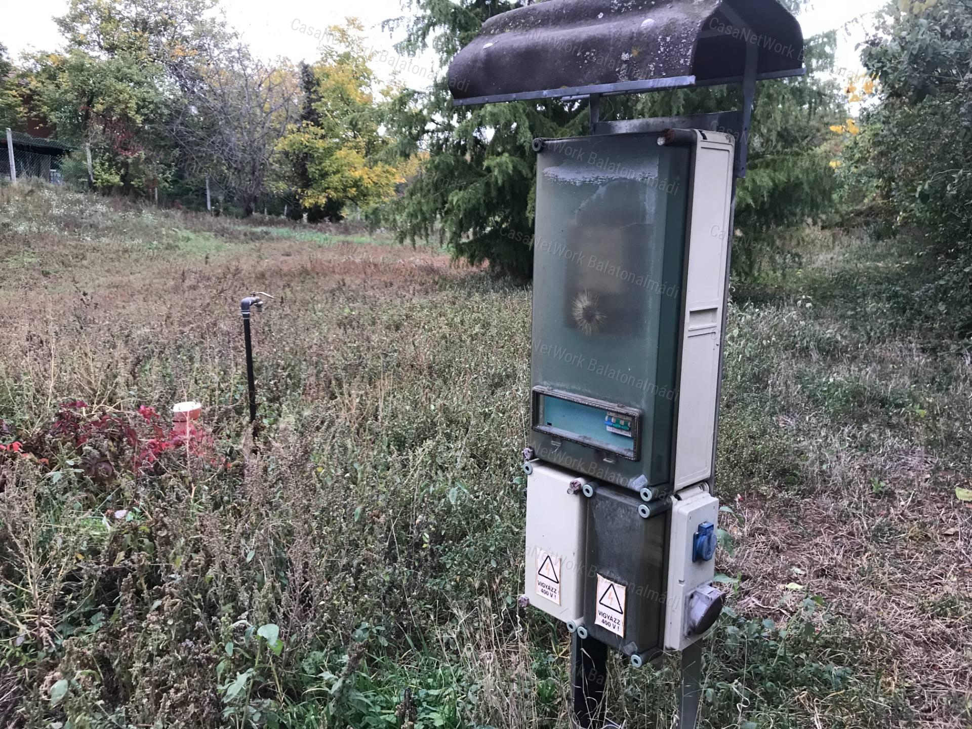 Balatonalmádi belterületi építési telek, teljes közművel, 1539 m²-en