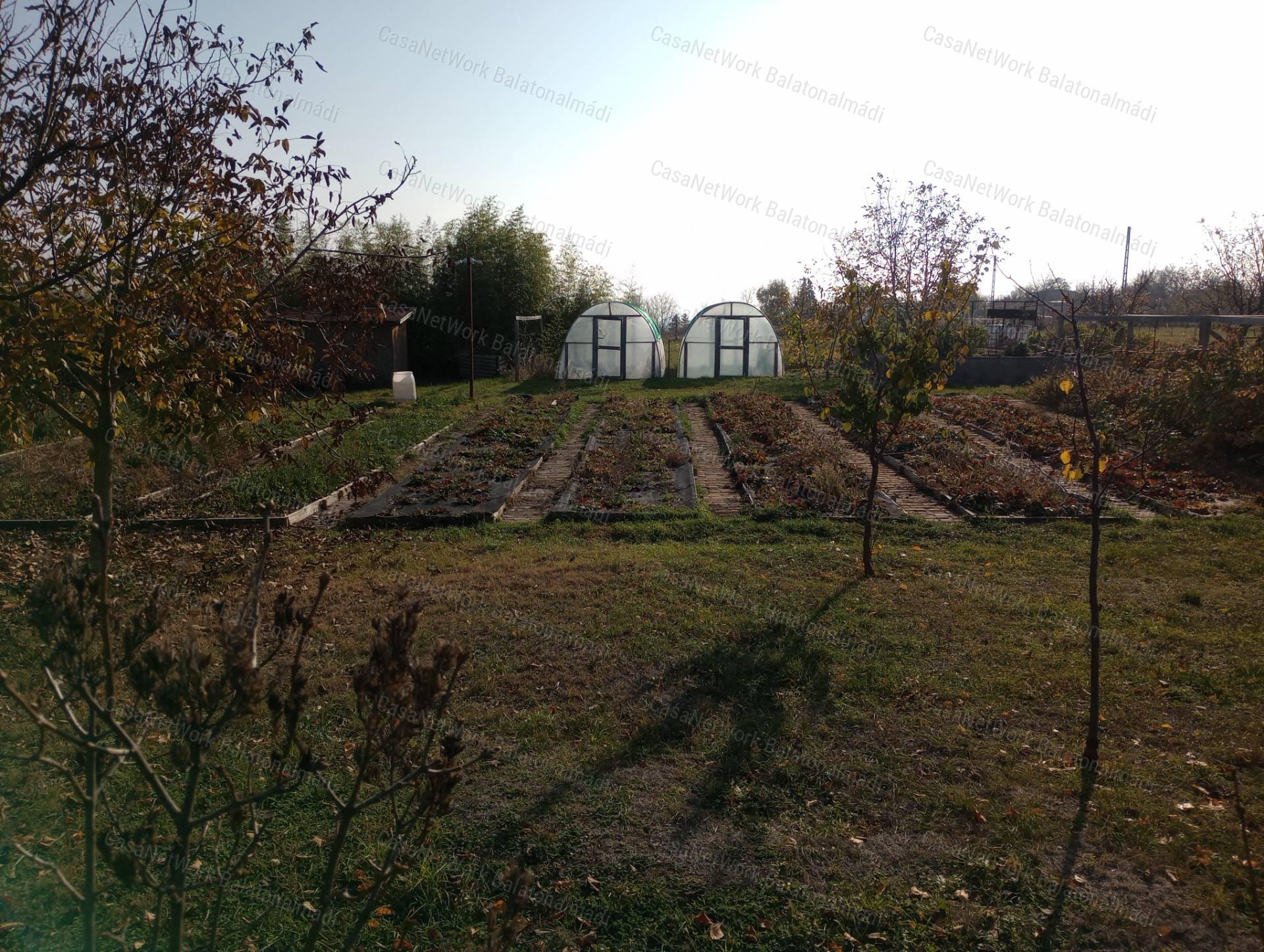 Balatonkenesén külterületi telek eladó