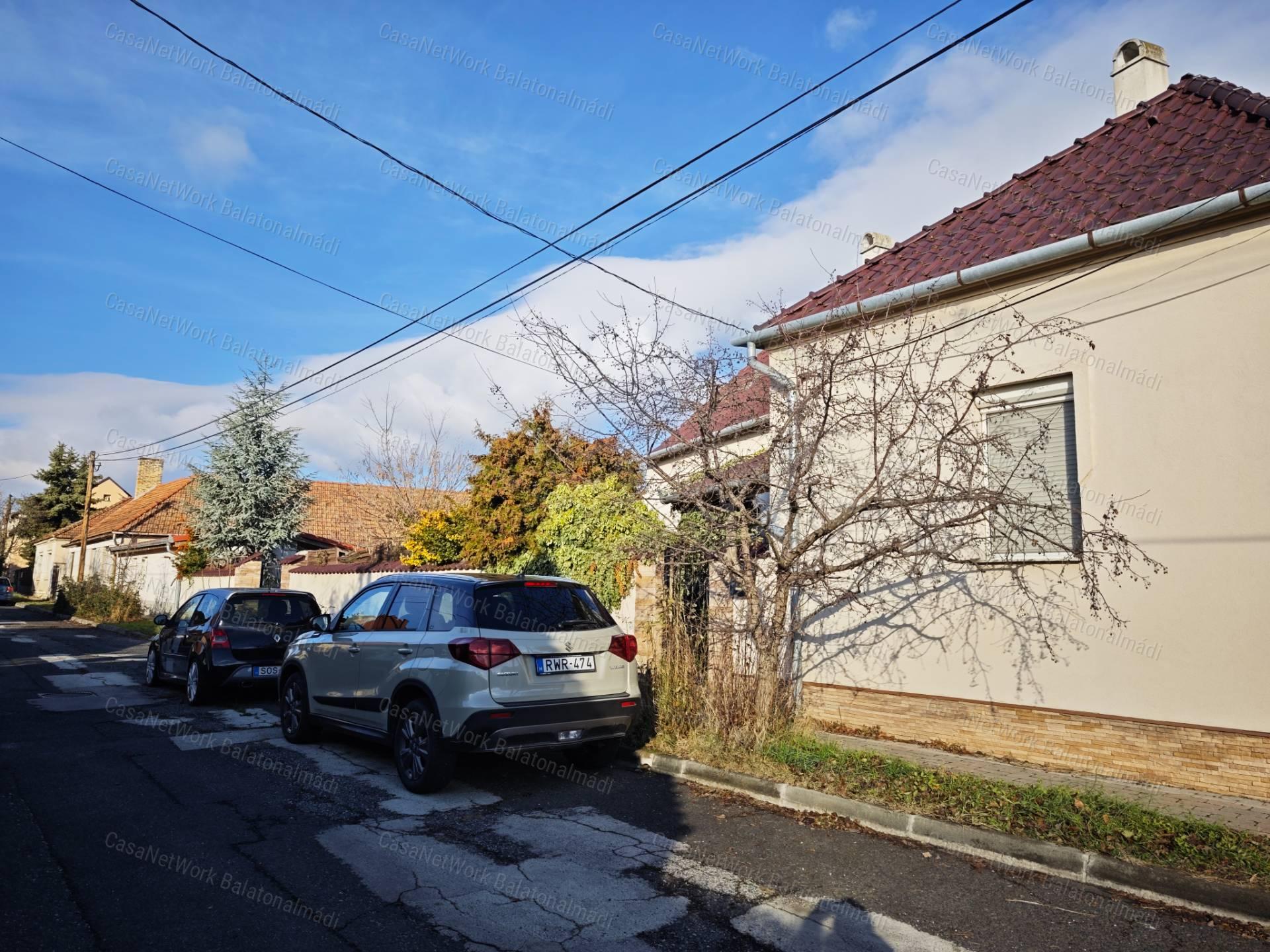 Eladó családi ház műhellyel Dózsavárosban