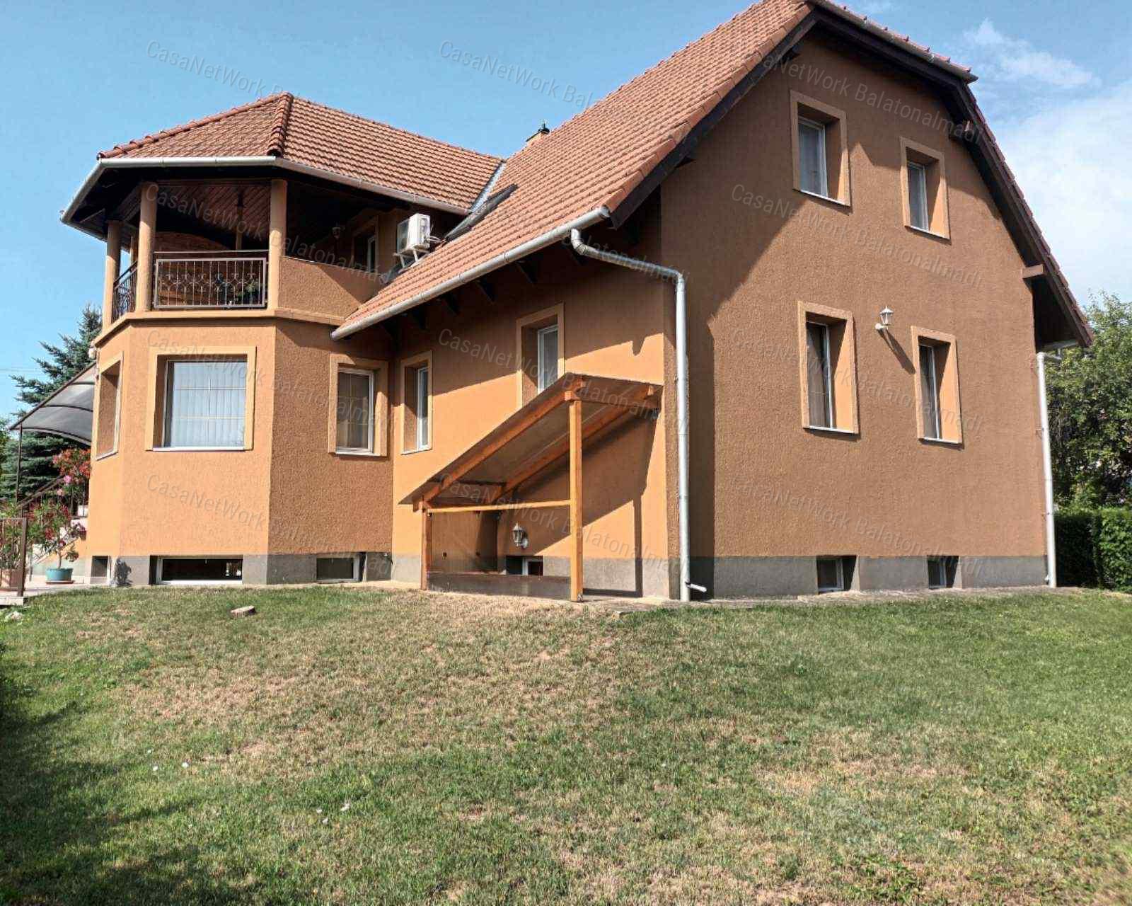 Eladó prémium kategóriájú családi ház Balatonalmádiban!