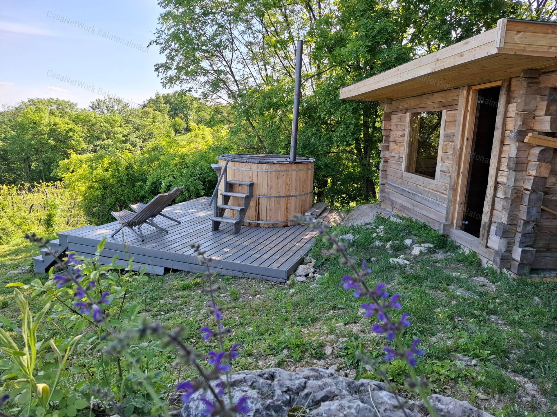 Birtok a Balaton-felvidéki Nemzeti Park tetején lélegzetelállító panorámával