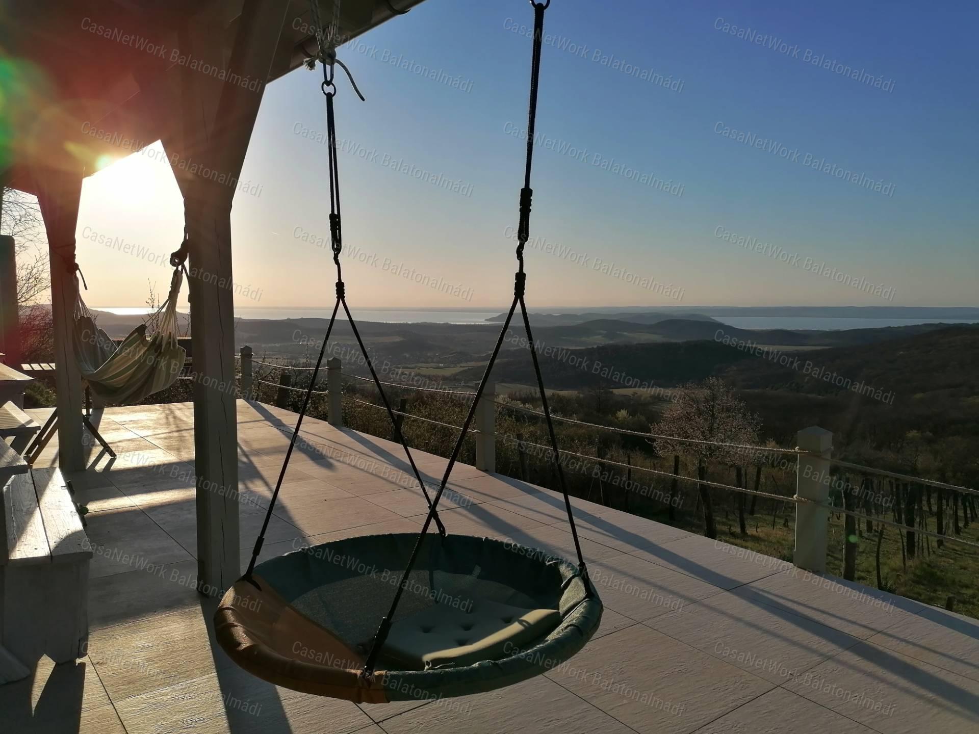 Vendégház lenyűgöző panorámával a Balaton-felvidéki Nemzeti Park tetején