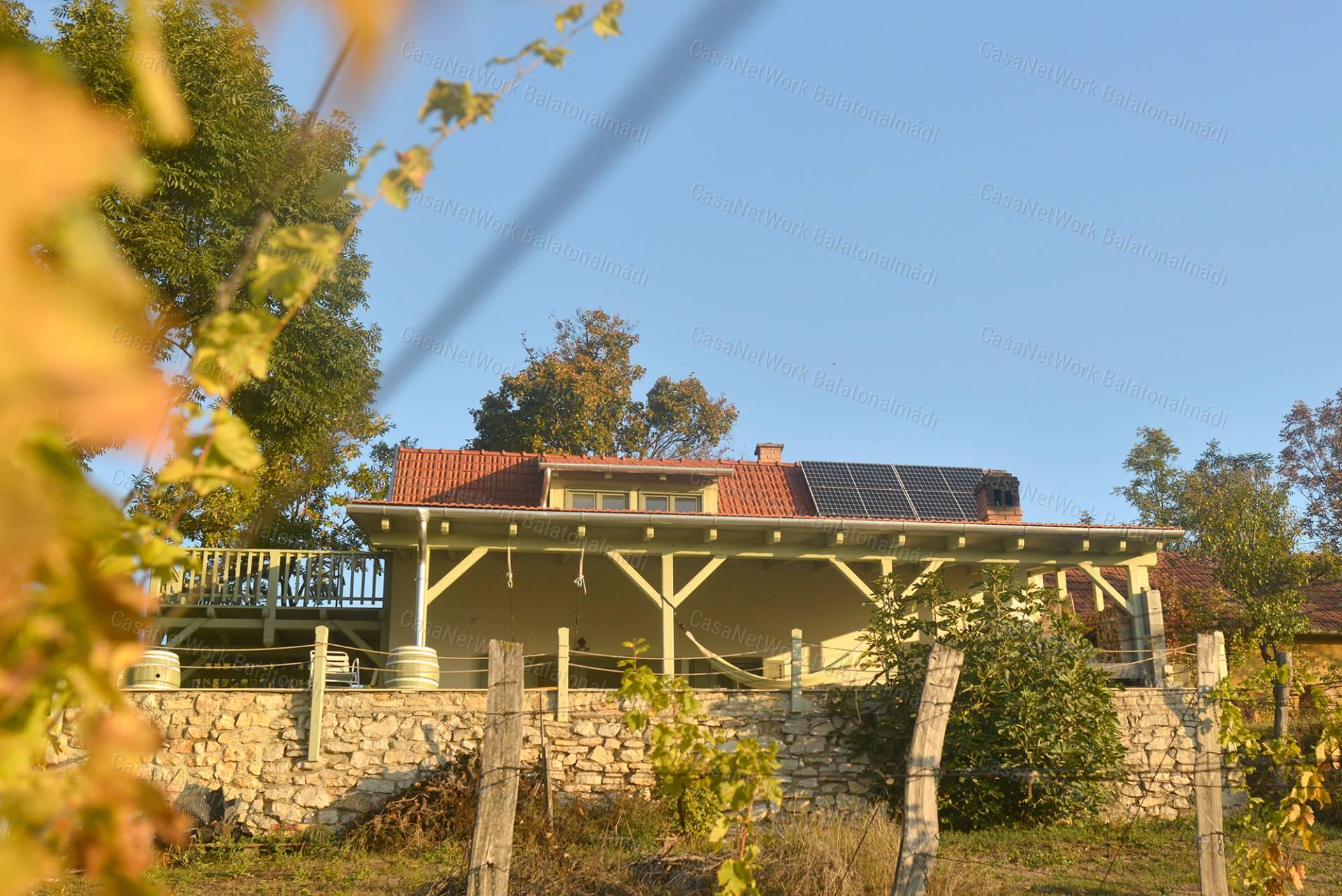 Vendégház lenyűgöző panorámával a Balaton-felvidéki Nemzeti Park tetején