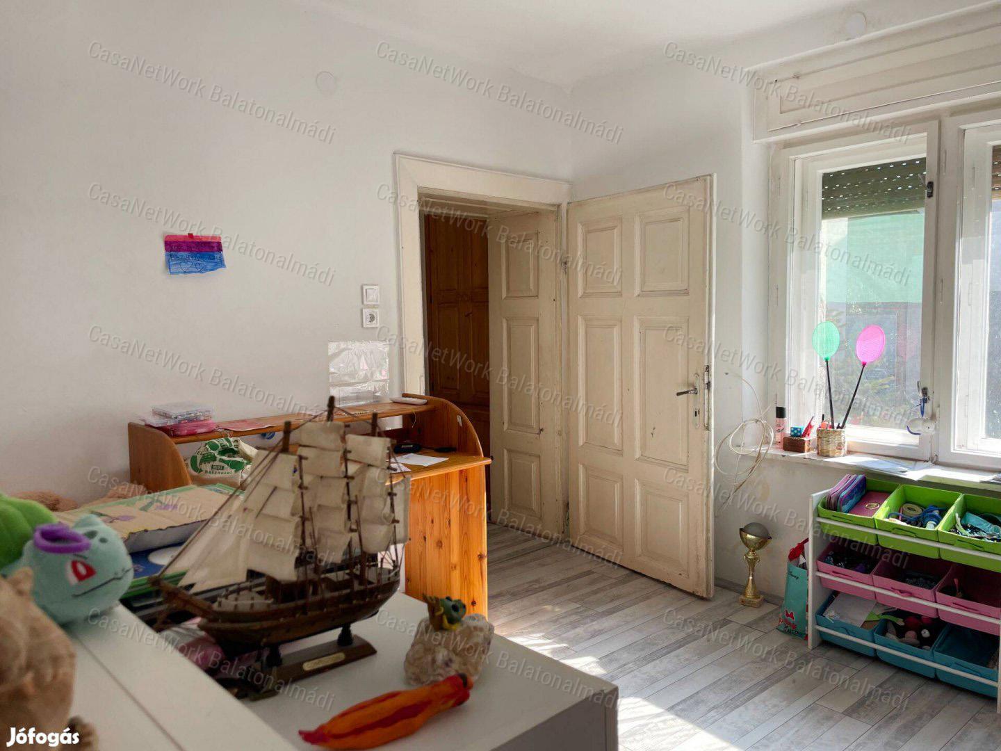 Eladó családi ház pajtával Balatonudvariban!