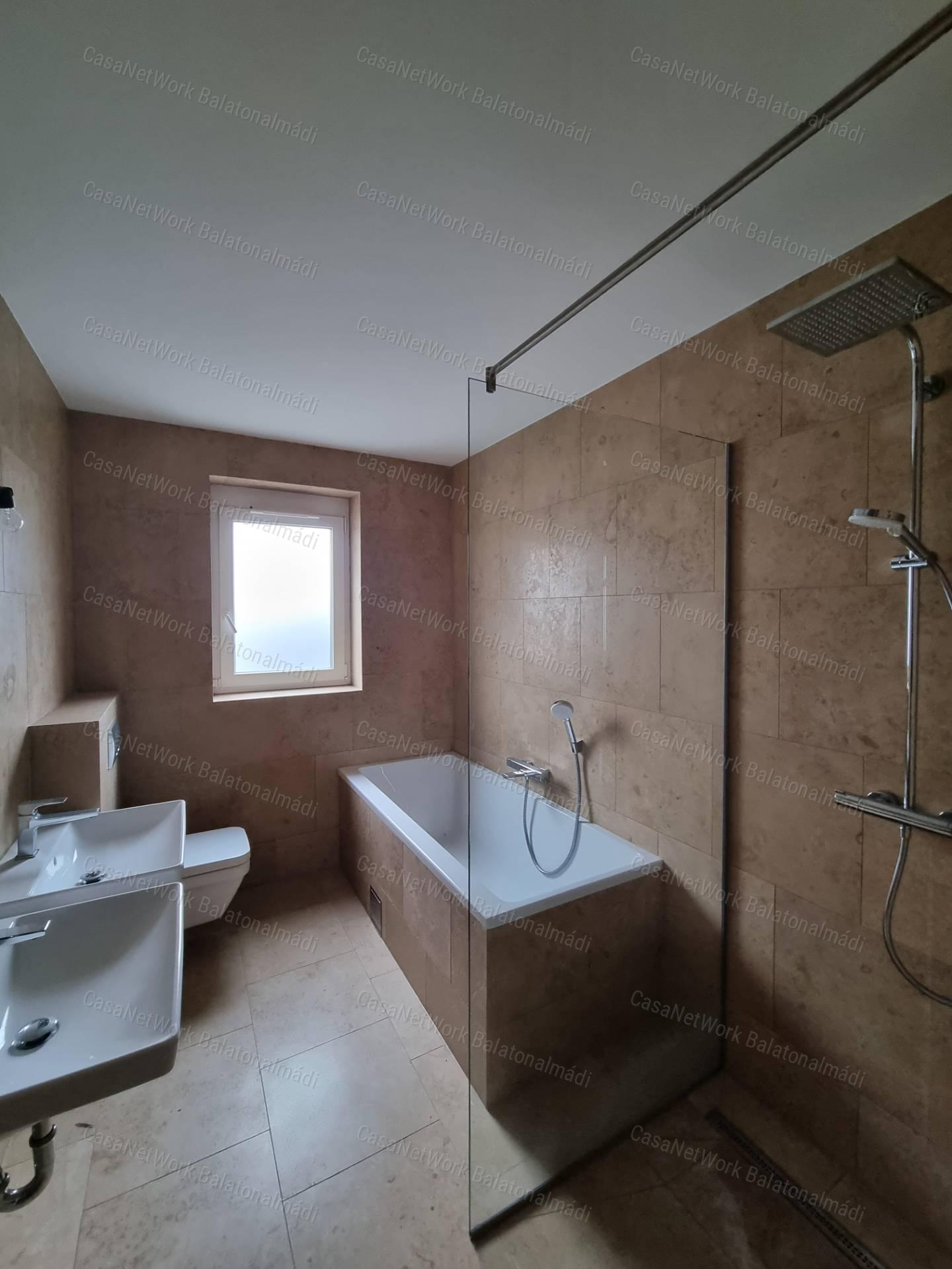 Eladó prémium kategóriájú lakóingatlan balatoni panorámával Balatonfüreden!