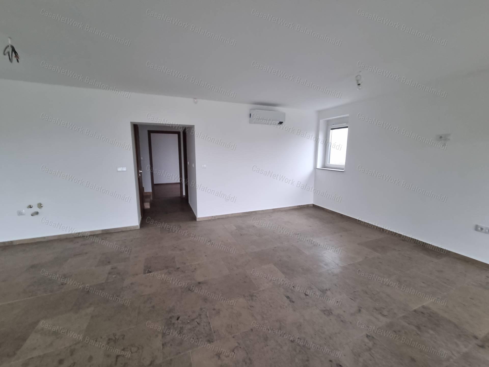 Eladó prémium kategóriájú lakóingatlan balatoni panorámával Balatonfüreden!