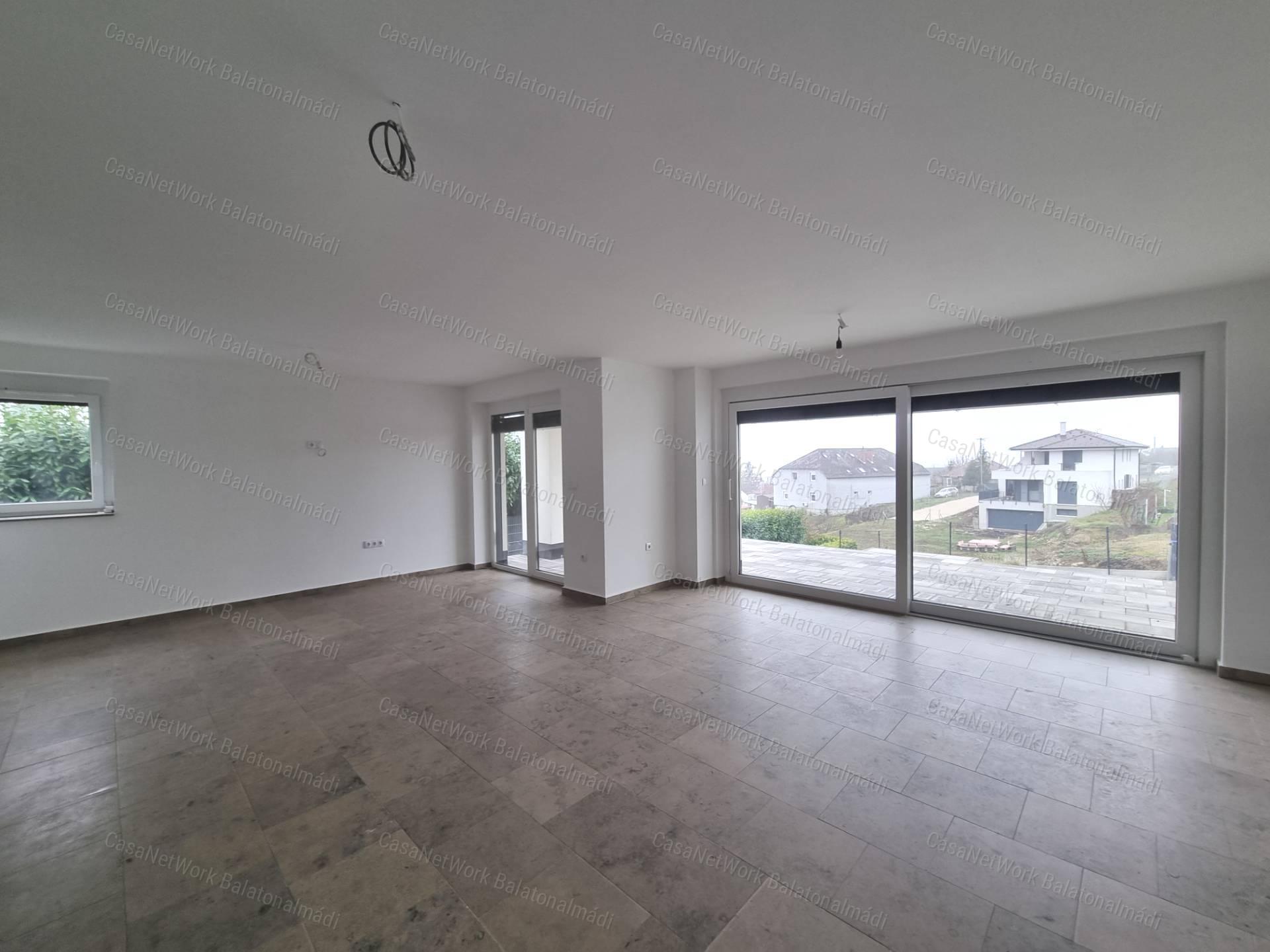 Eladó prémium kategóriájú lakóingatlan balatoni panorámával Balatonfüreden!