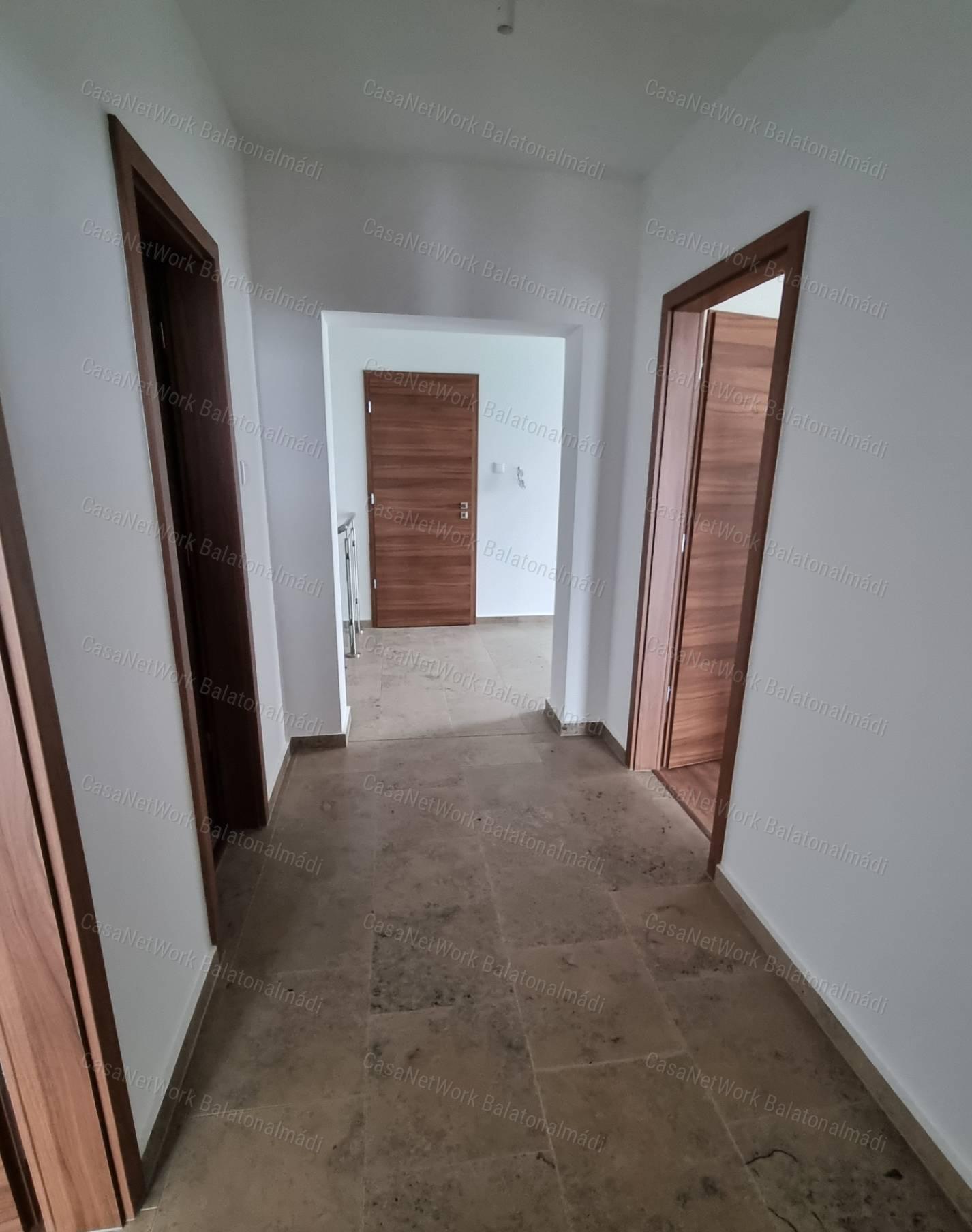 Eladó prémium kategóriájú lakóingatlan balatoni panorámával Balatonfüreden!