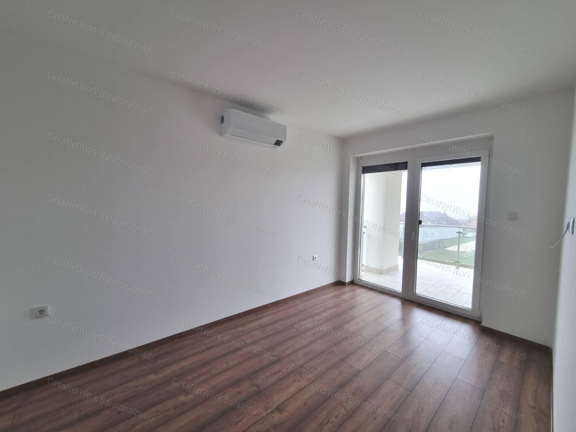 Eladó prémium kategóriájú lakóingatlan balatoni panorámával Balatonfüreden!