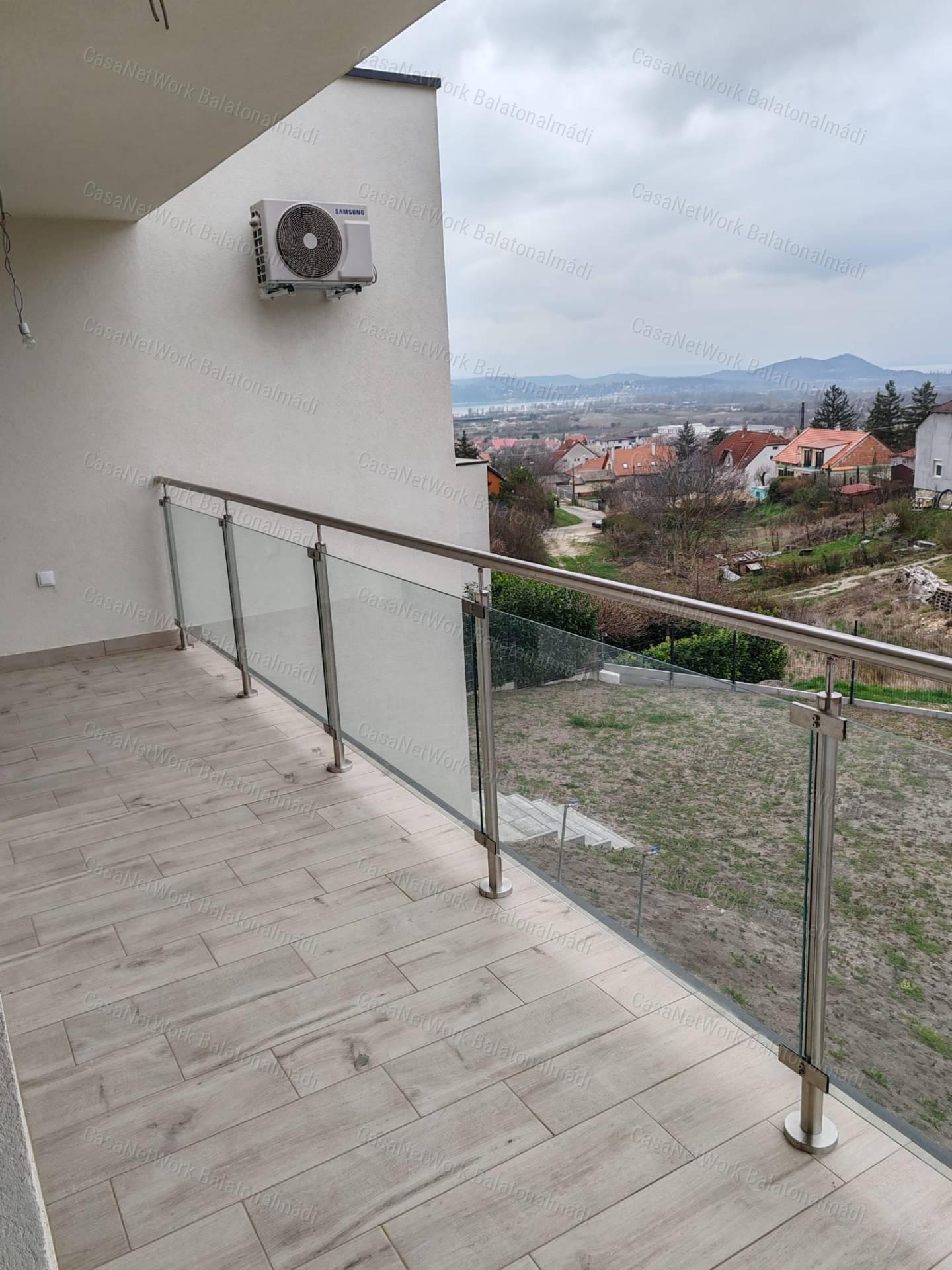 Eladó prémium kategóriájú lakóingatlan balatoni panorámával Balatonfüreden!
