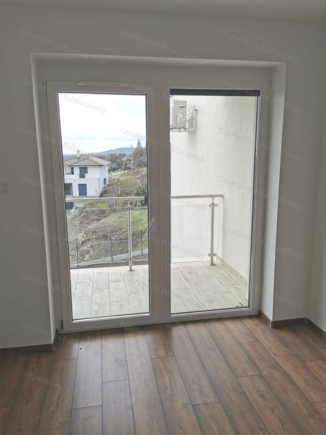 Eladó prémium kategóriájú lakóingatlan balatoni panorámával Balatonfüreden!