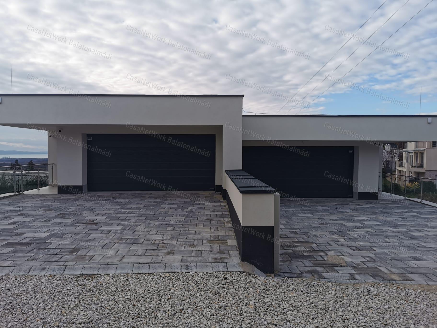 Eladó prémium kategóriájú lakóingatlan balatoni panorámával Balatonfüreden!