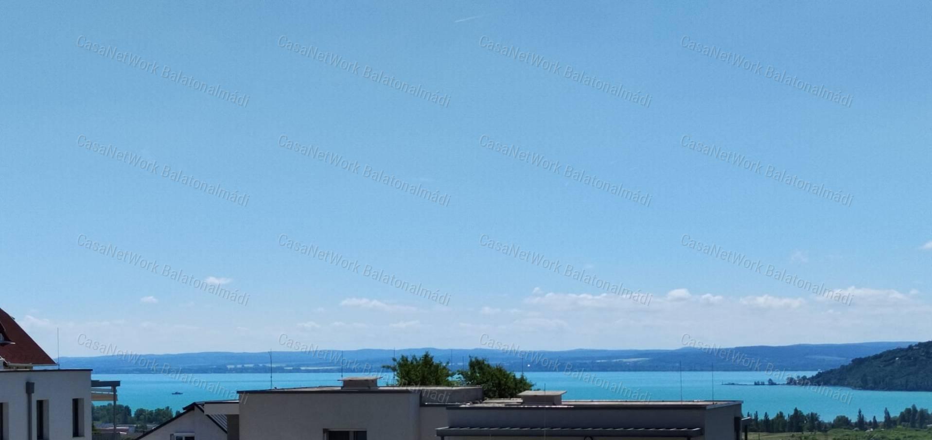Eladó prémium kategóriájú lakóingatlan balatoni panorámával Balatonfüreden!