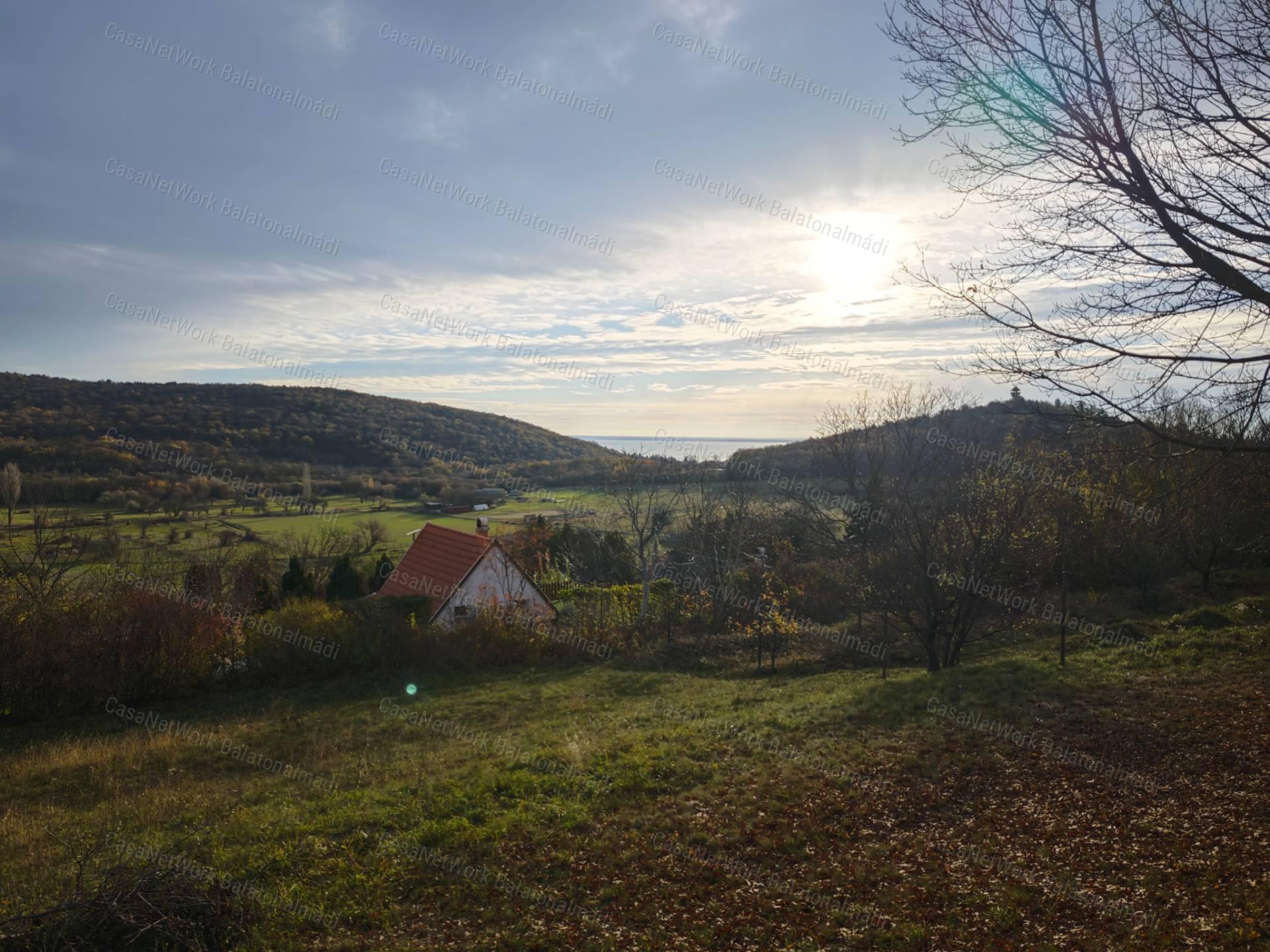 Panorámás zártkert eladó Felsőörsön