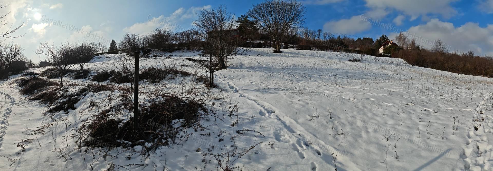 Panorámás zártkert eladó Felsőörsön