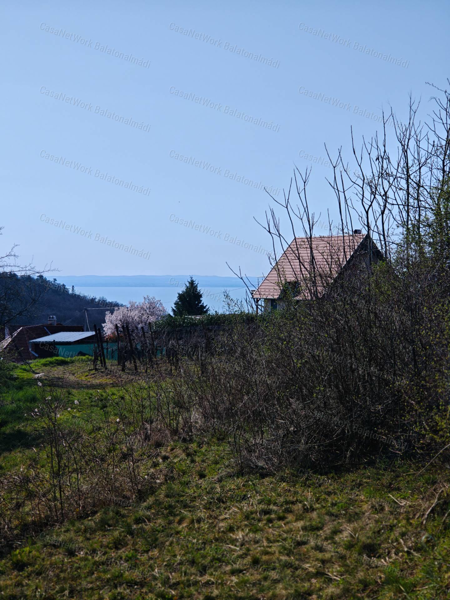 Panorámás zártkert eladó Felsőörsön