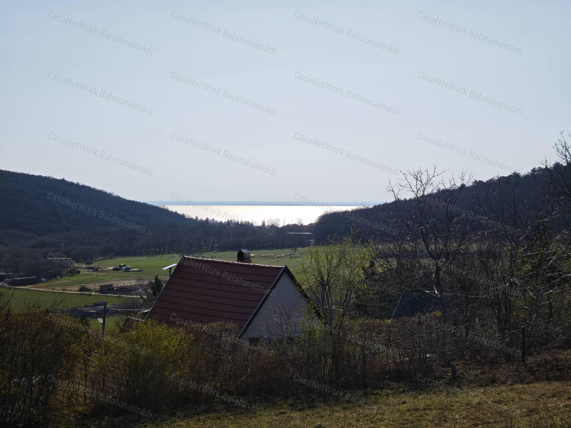 Panorámás zártkert eladó Felsőörsön