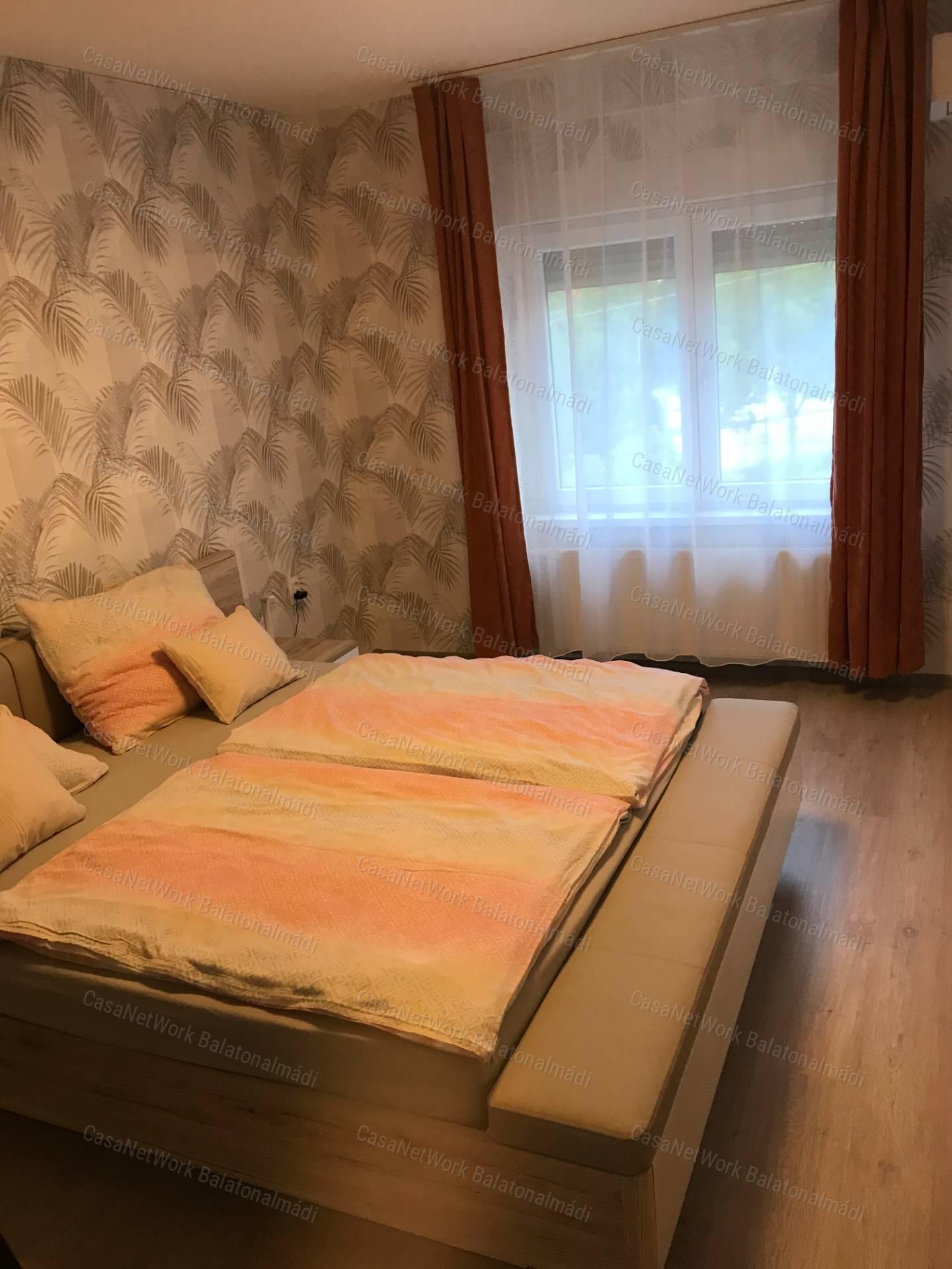 Balatonalmádi lakás központ és strand közelében