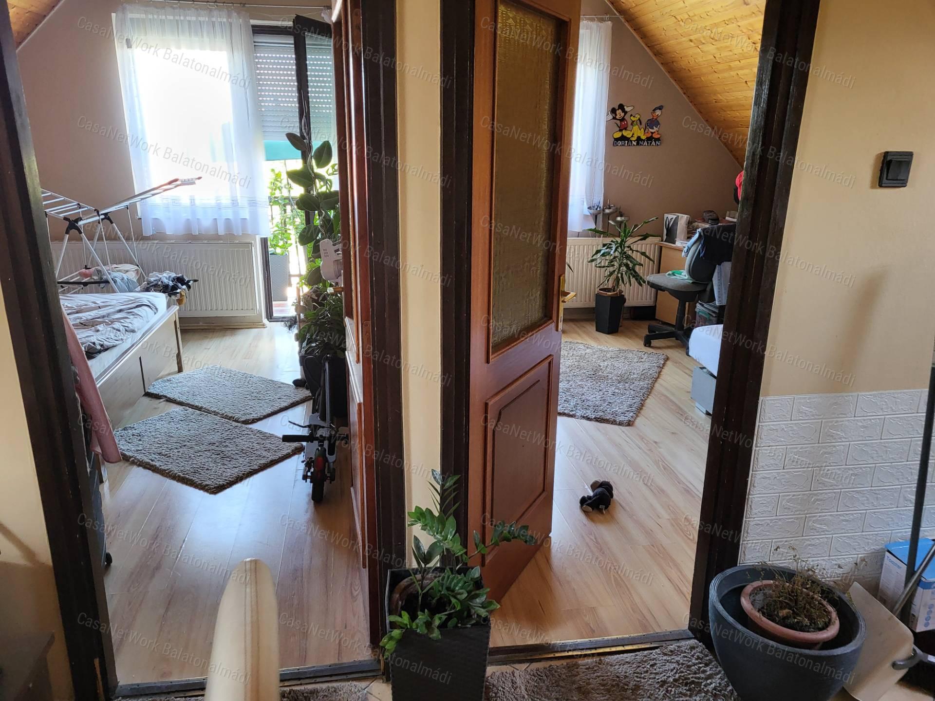 Balatonfüredi 3 szintes családi ház eladó