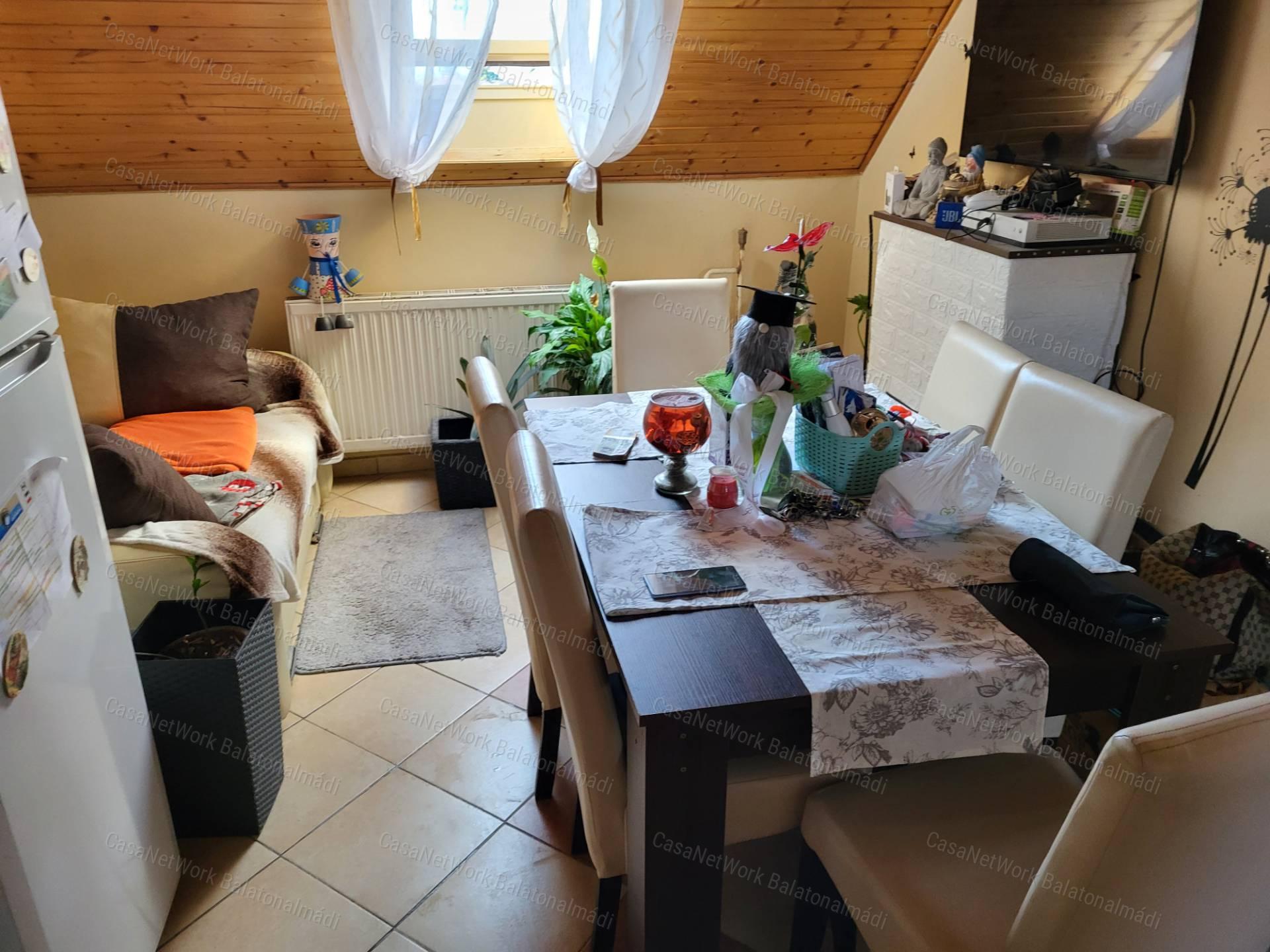 Balatonfüredi 3 szintes családi ház eladó