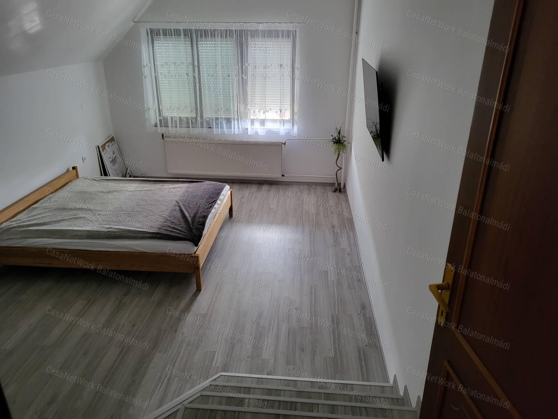 Balatonfüredi 3 szintes családi ház eladó
