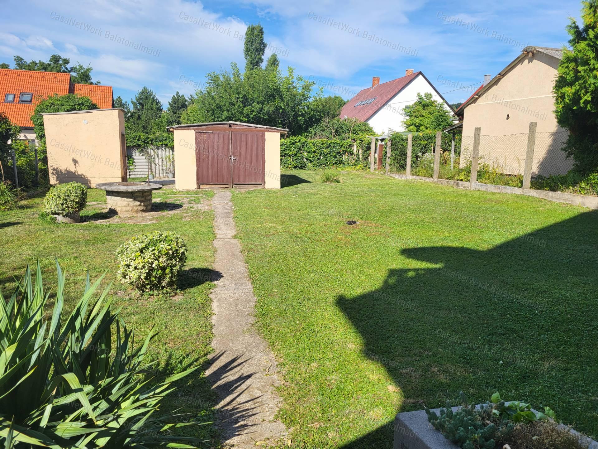 Balatonfüredi 3 szintes családi ház eladó