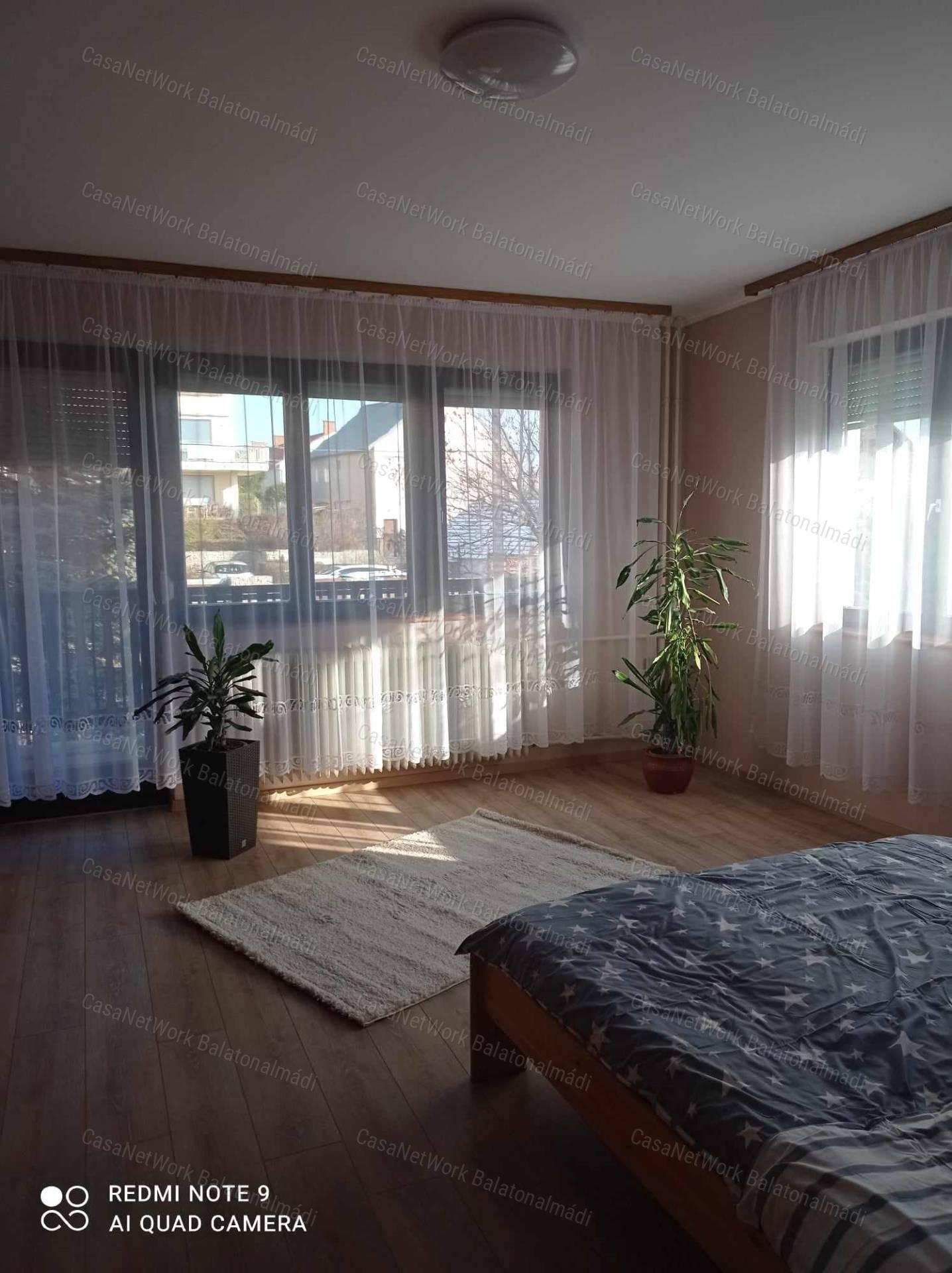 Balatonfüredi 3 szintes családi ház eladó