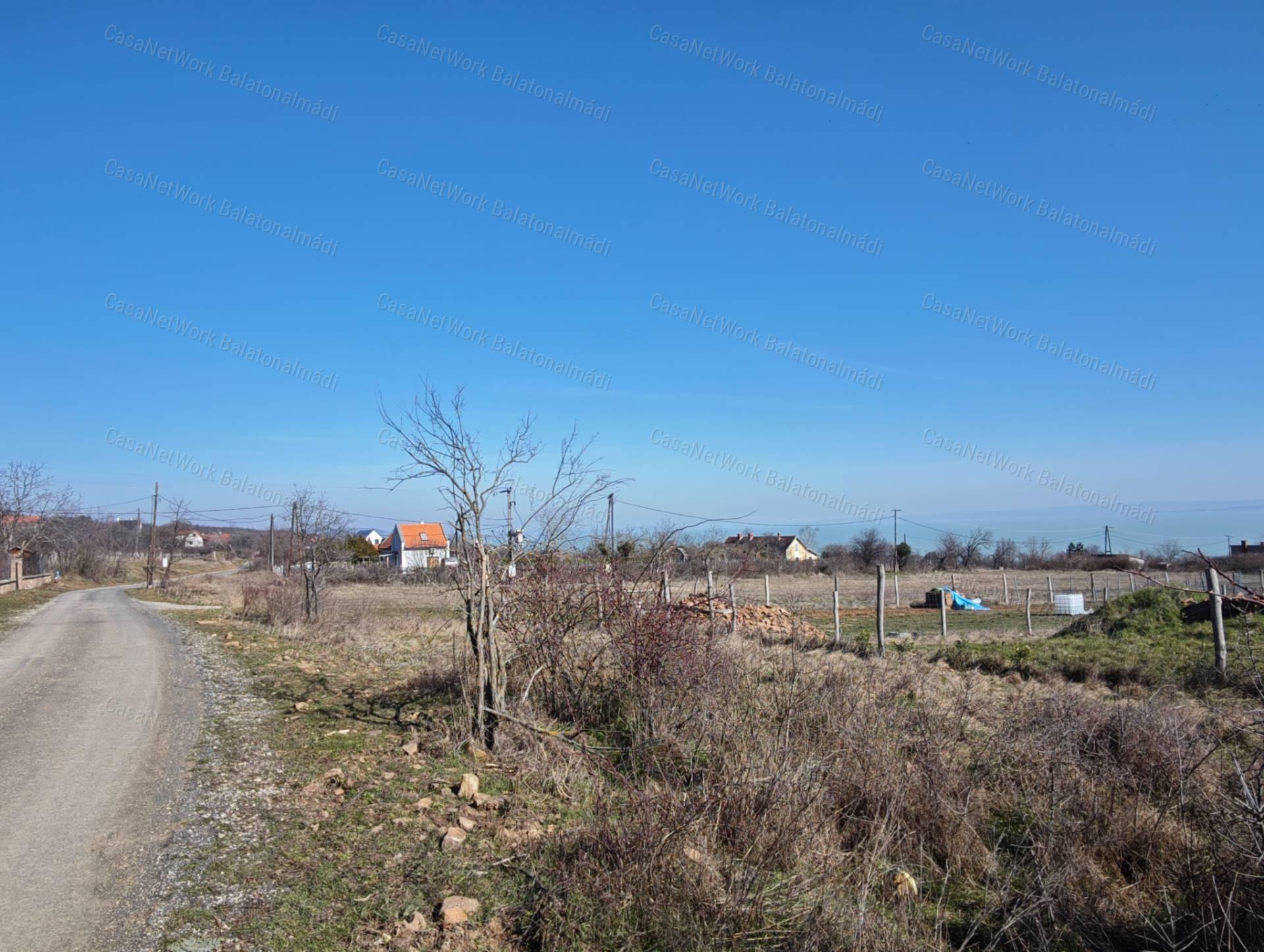 Balatoni panorámás mezőgazdasági terület eladó Balatonszepezden