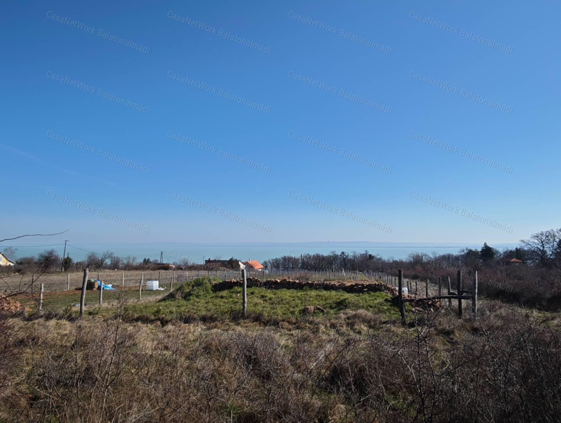 Balatoni panorámás mezőgazdasági terület eladó Balatonszepezden